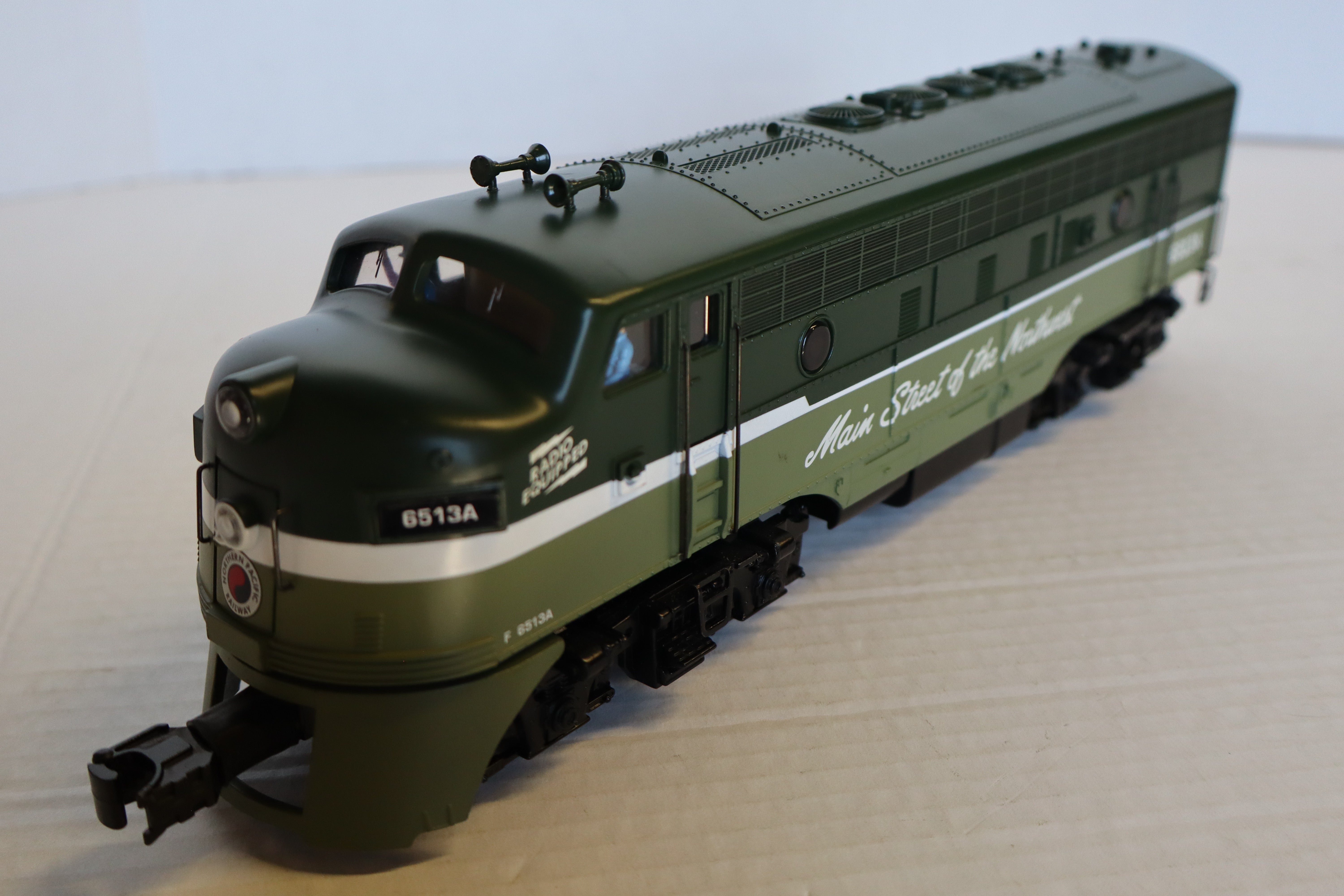 K Line K-25501 Northern Pacific F-7 AA Diesels -Both Powered-Second hand-M7948