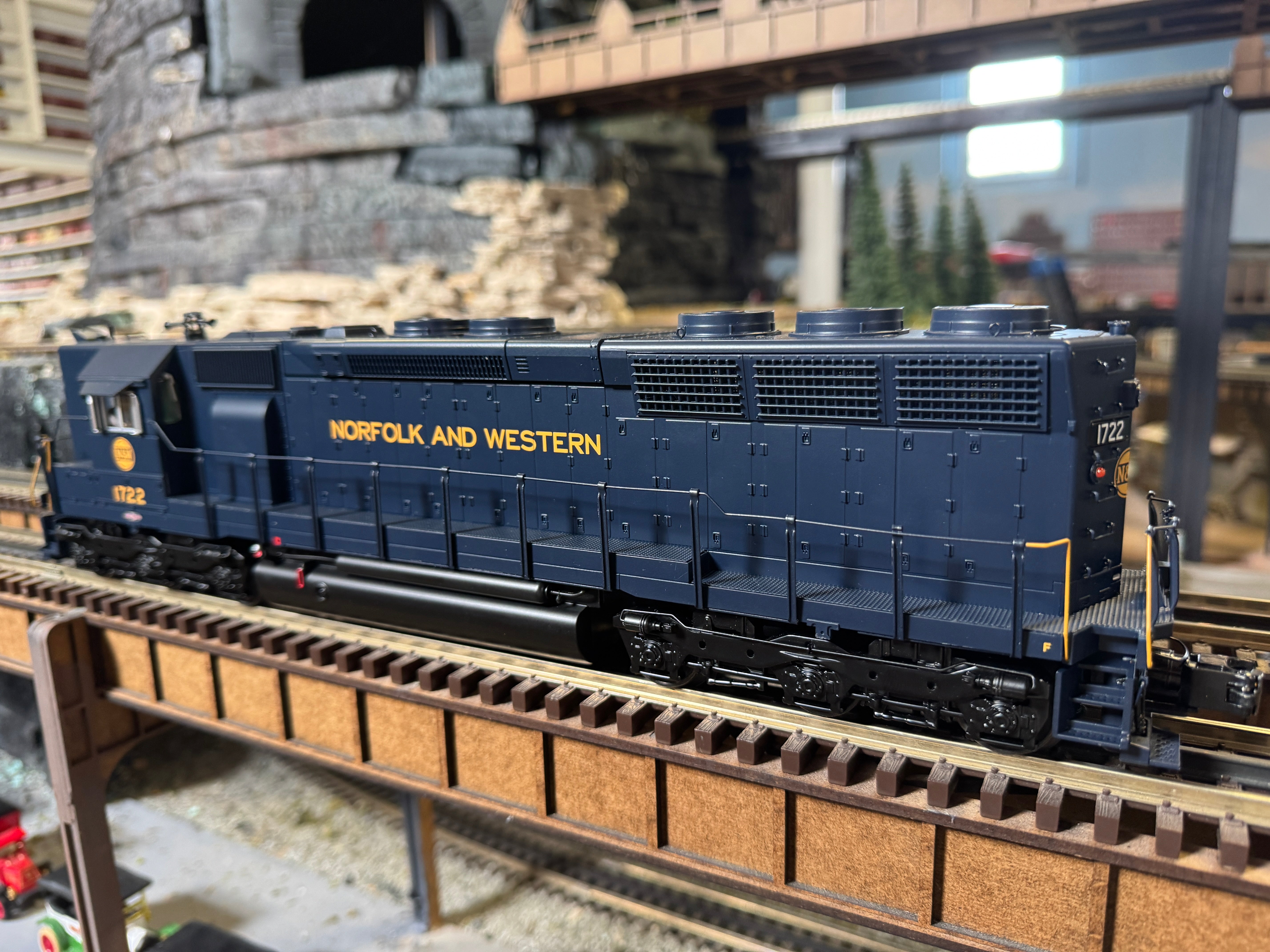 Atlas O 30138257 - Premier - SD45 Diesel Locomotive "Norfolk & Western" #1709 w/ PS3