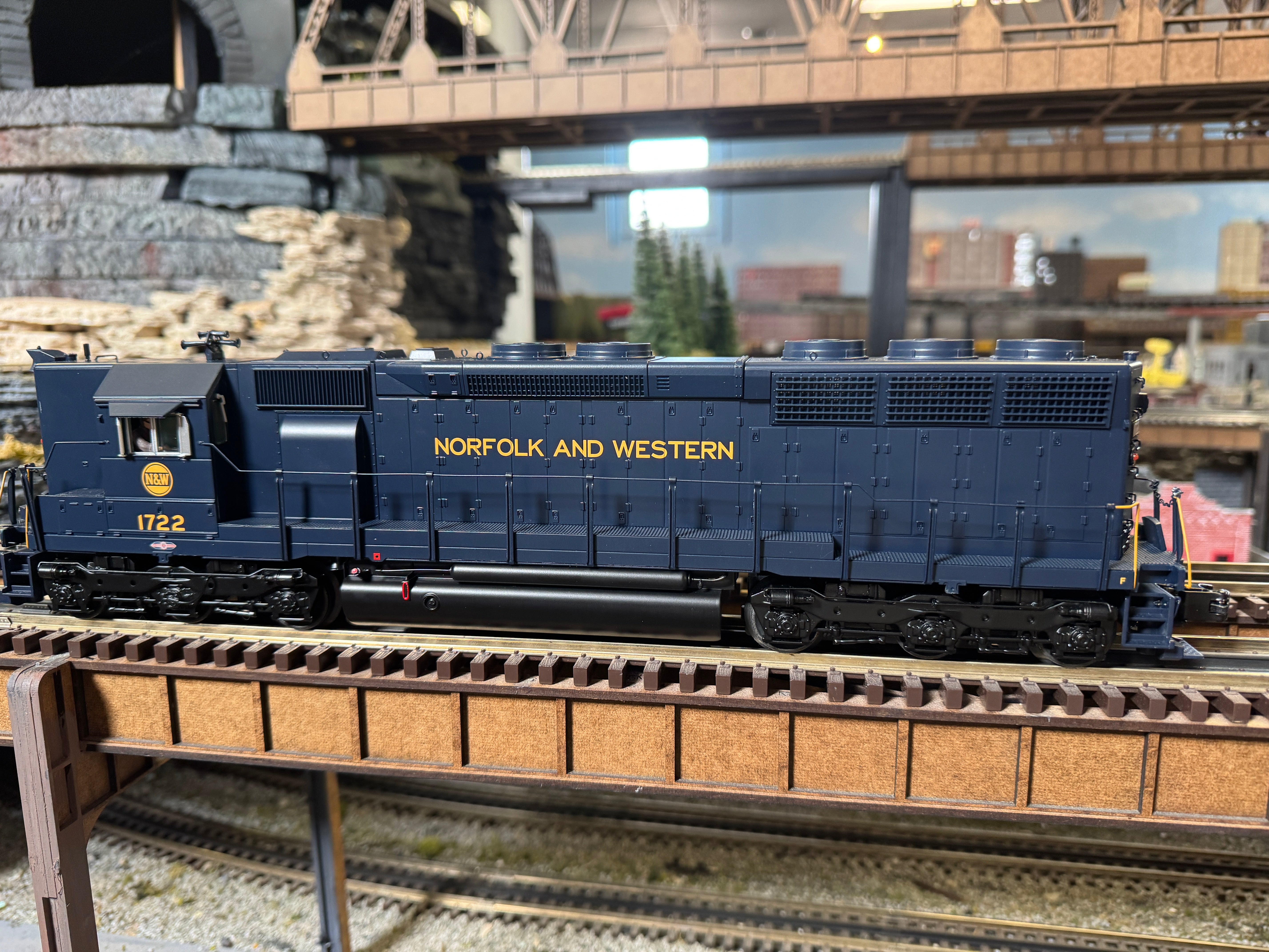 Atlas O 30138257 - Premier - SD45 Diesel Locomotive "Norfolk & Western" #1709 w/ PS3