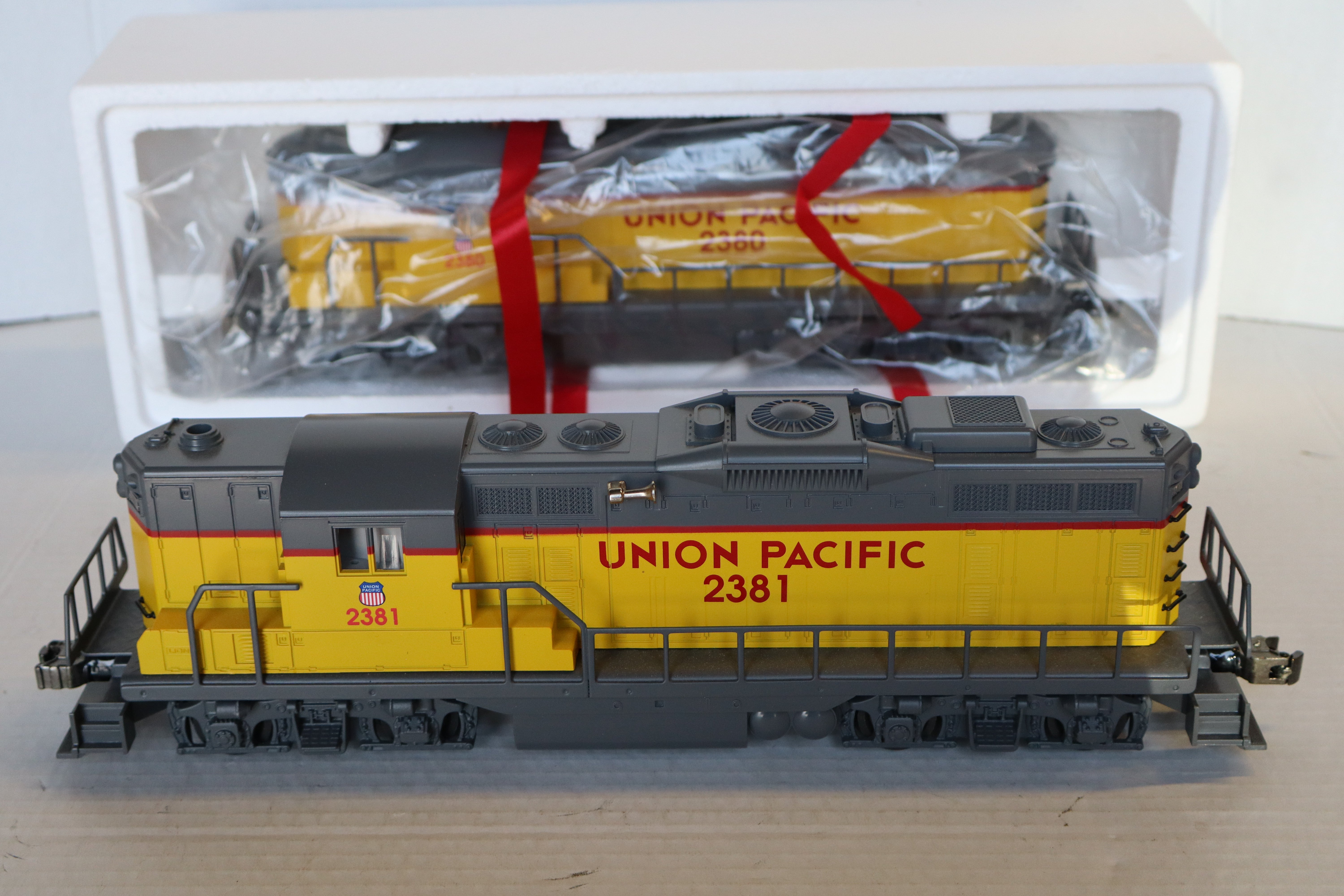 Lionel 6-11956 Union Pacific GP-9 Powered & Non Pwd Lash-up Set-Second hand-M7995