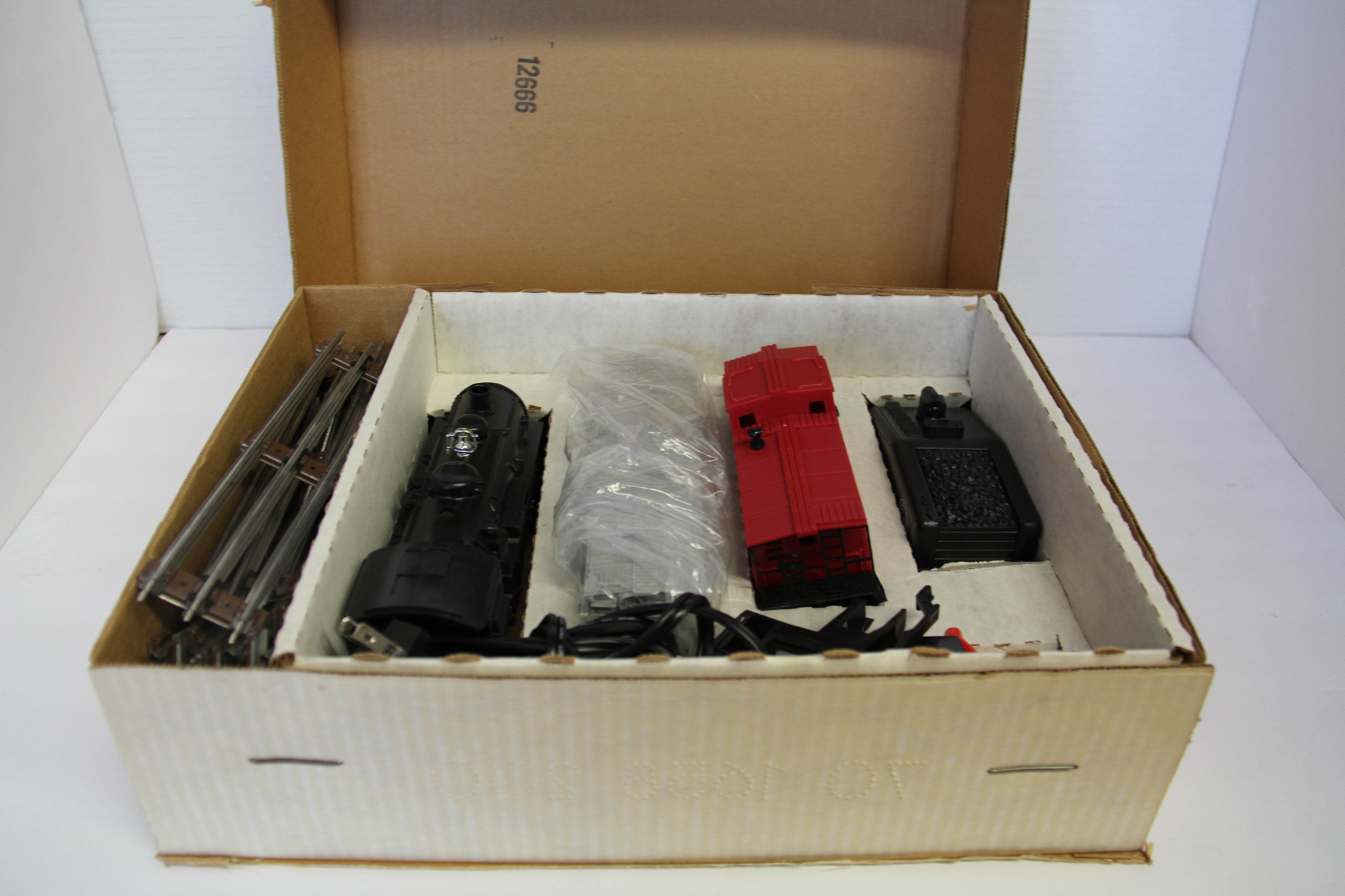 Lionel TownHouse TV & Appliances Milwaukee & Oakton Electric Train Set-Second hand-M7566