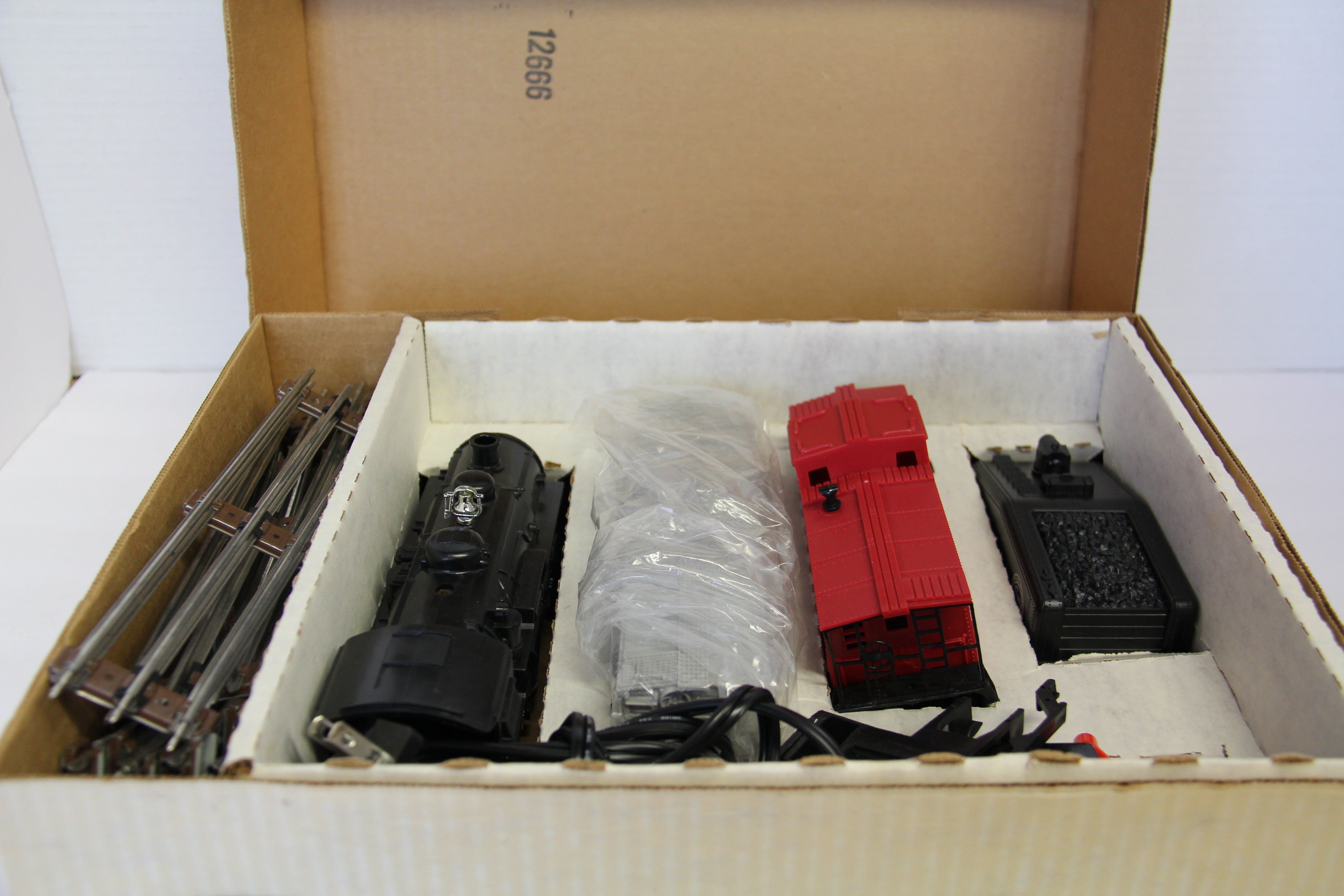Lionel TownHouse TV & Appliances Milwaukee & Oakton Electric Train Set-Second hand-M7566