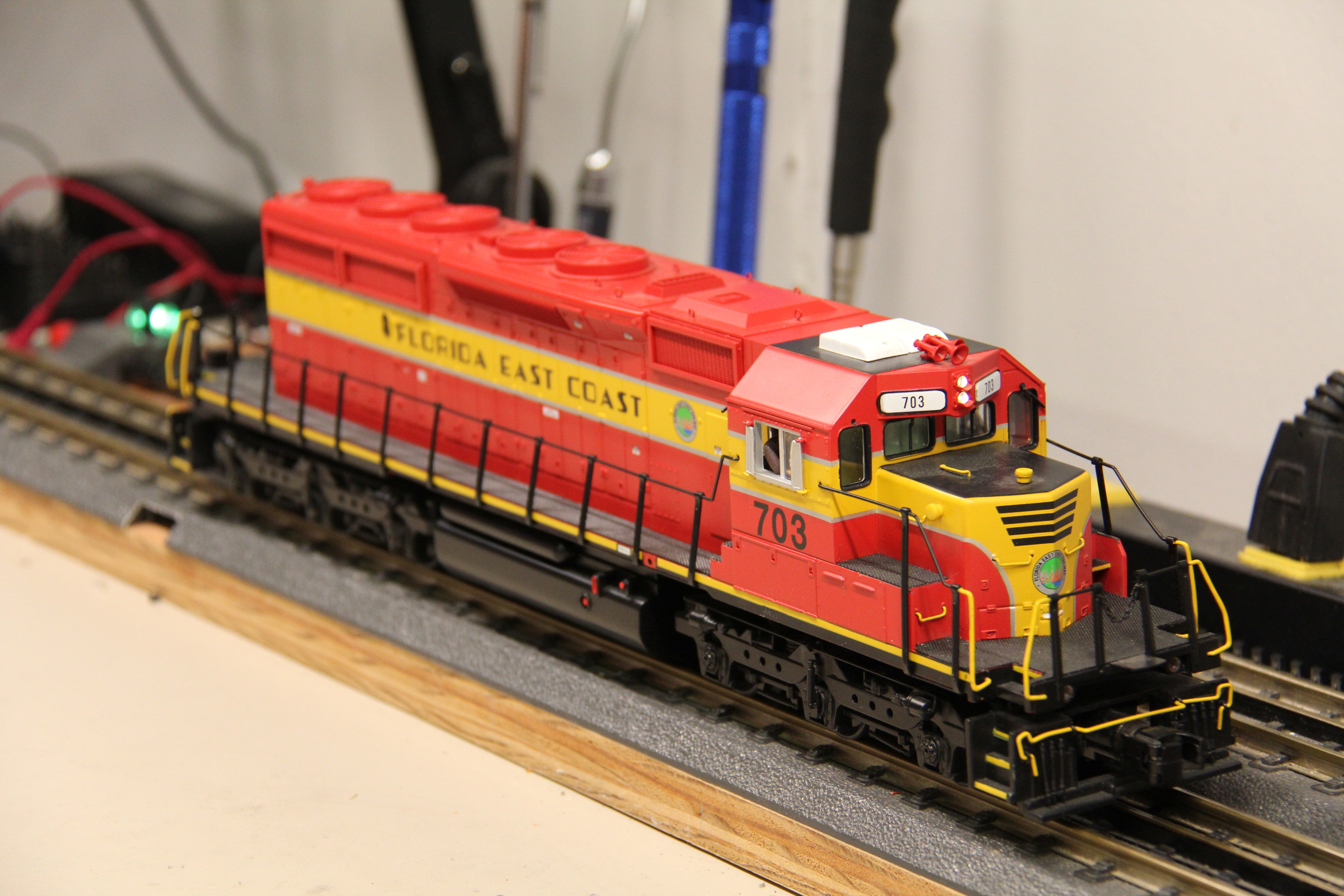 MTH 20-20993-1 Florida East Coast #703 SD40-2 Diesel Engine-Second hand-M7113