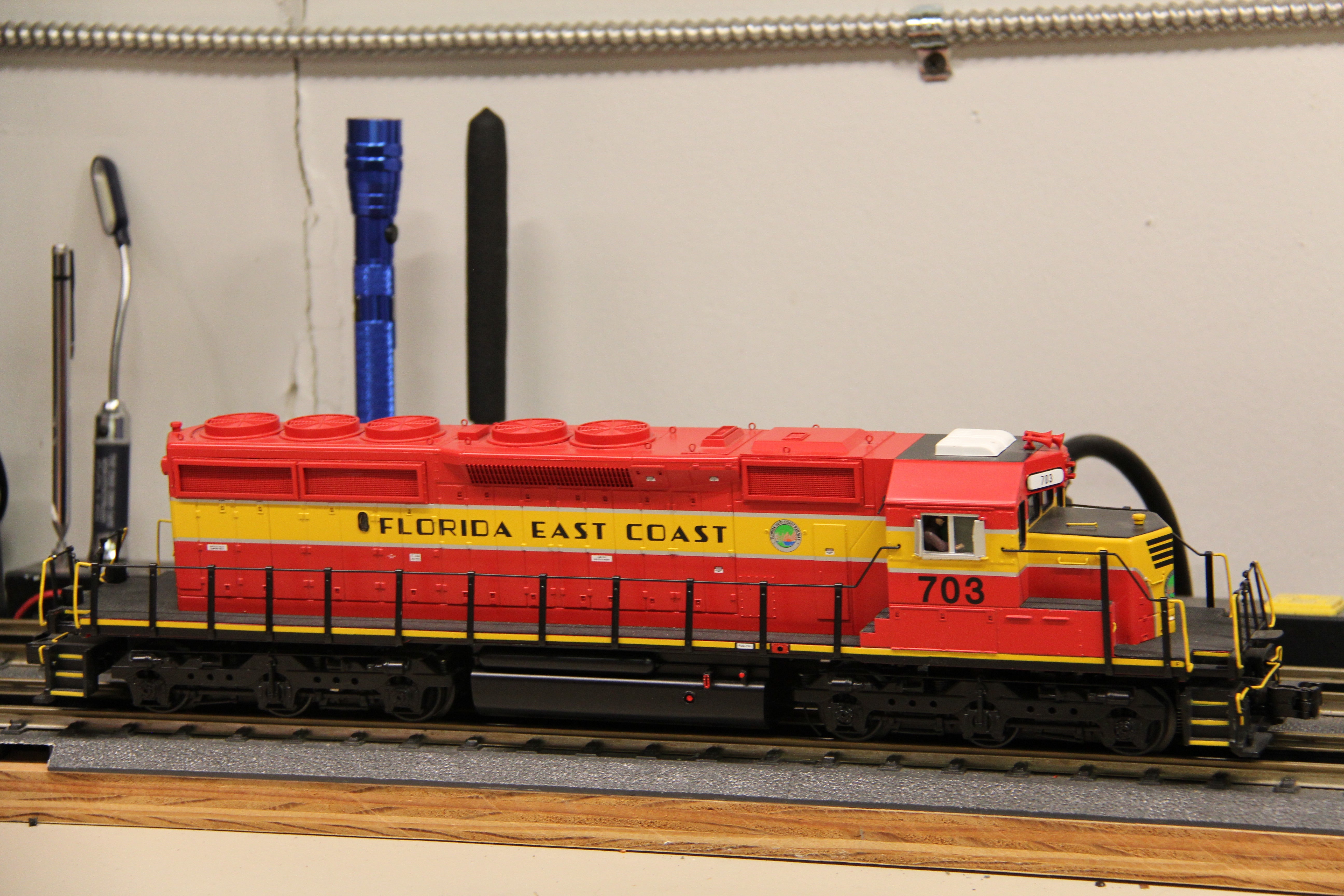MTH 20-20993-1 Florida East Coast #703 SD40-2 Diesel Engine-Second hand-M7113