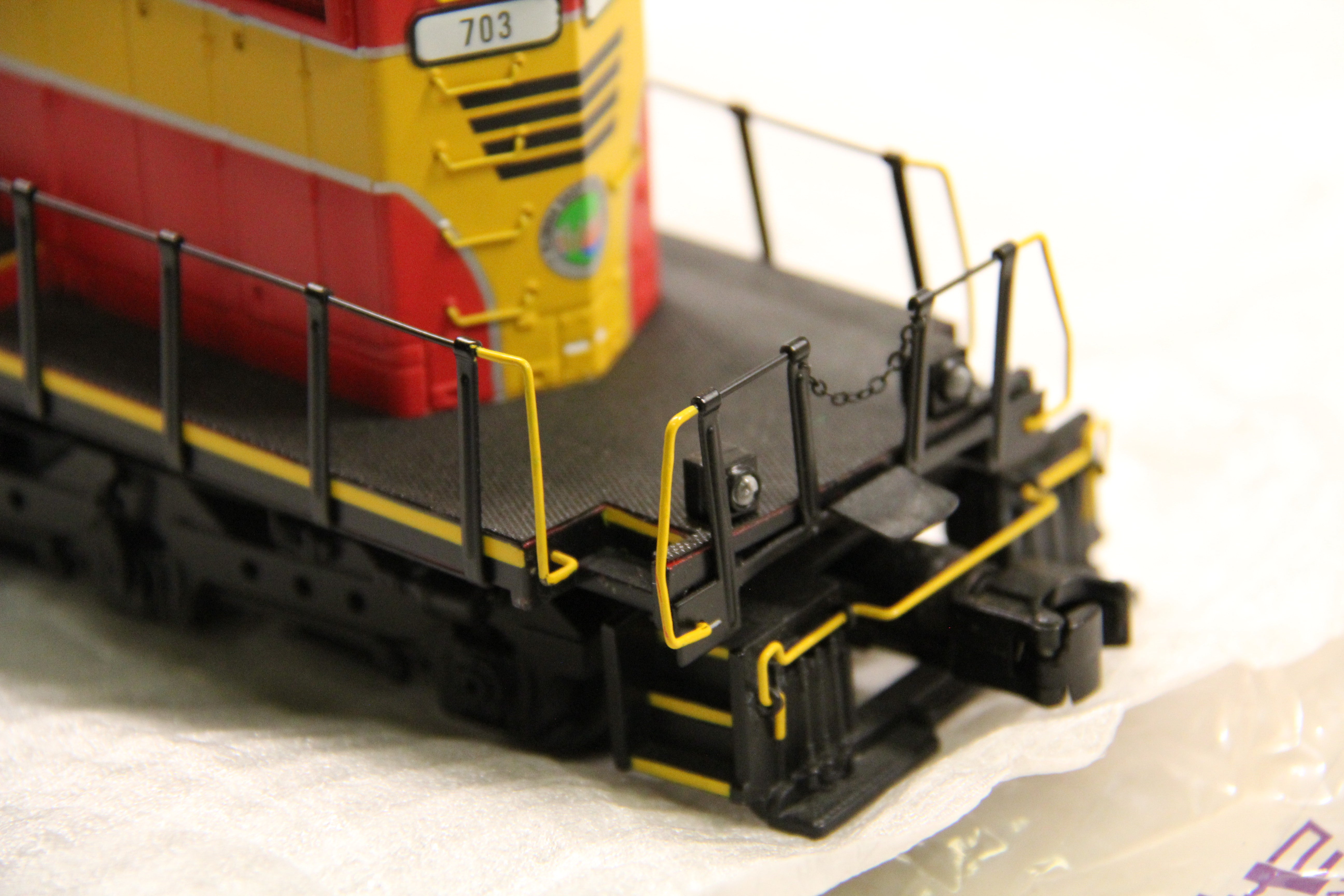 MTH 20-20993-1 Florida East Coast #703 SD40-2 Diesel Engine-Second hand-M7113