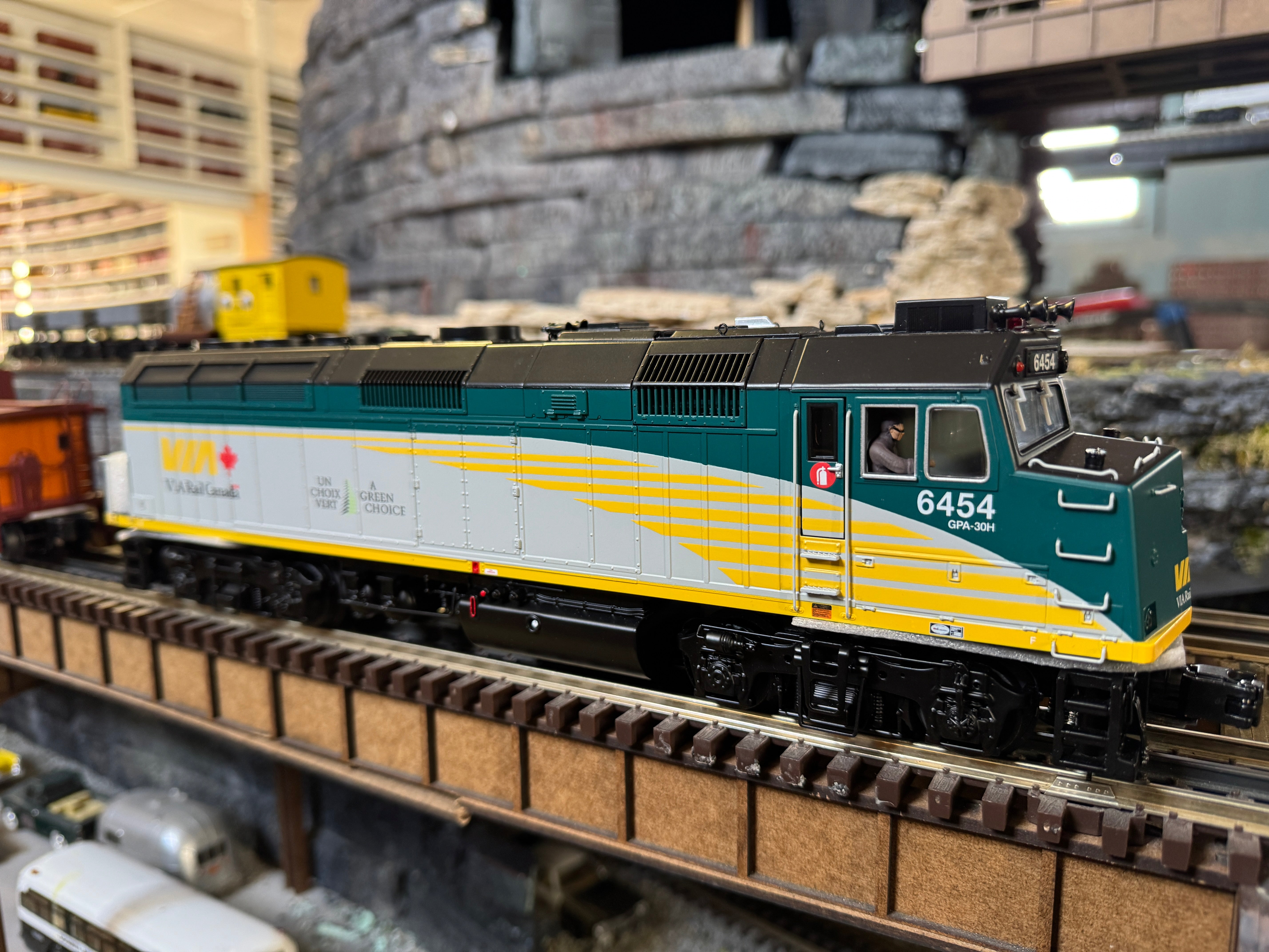 Atlas O 30138297S - Premier - F40PH Diesel Locomotive "VIA Rail Canada" #6454 w/ PS3 - Custom Run for MrMuffin'sTrains