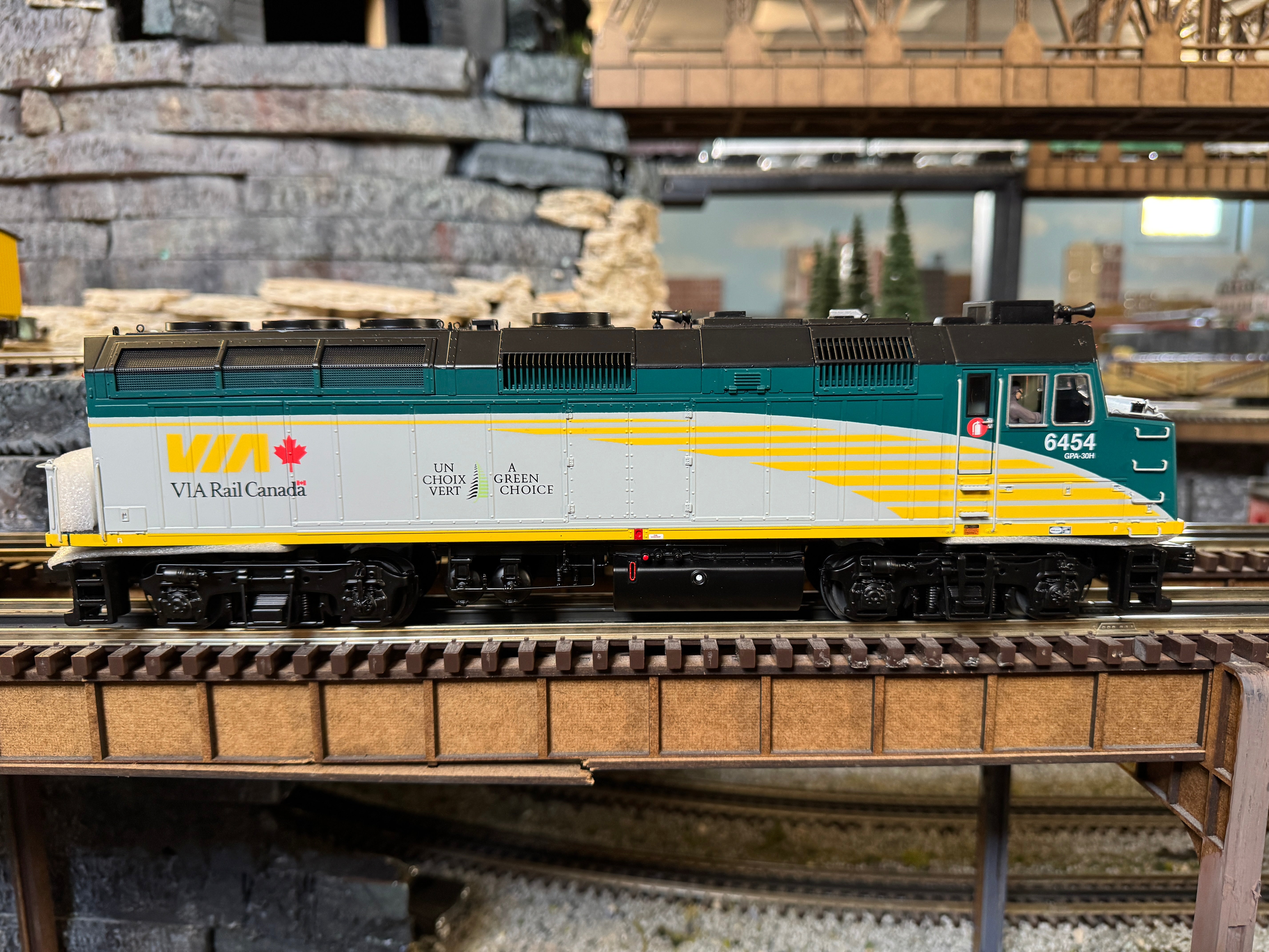 Atlas O 30138297 - Premier - F40PH Diesel Locomotive "VIA Rail Canada" #6454 w/ PS3 - Custom Run for MrMuffin'sTrains