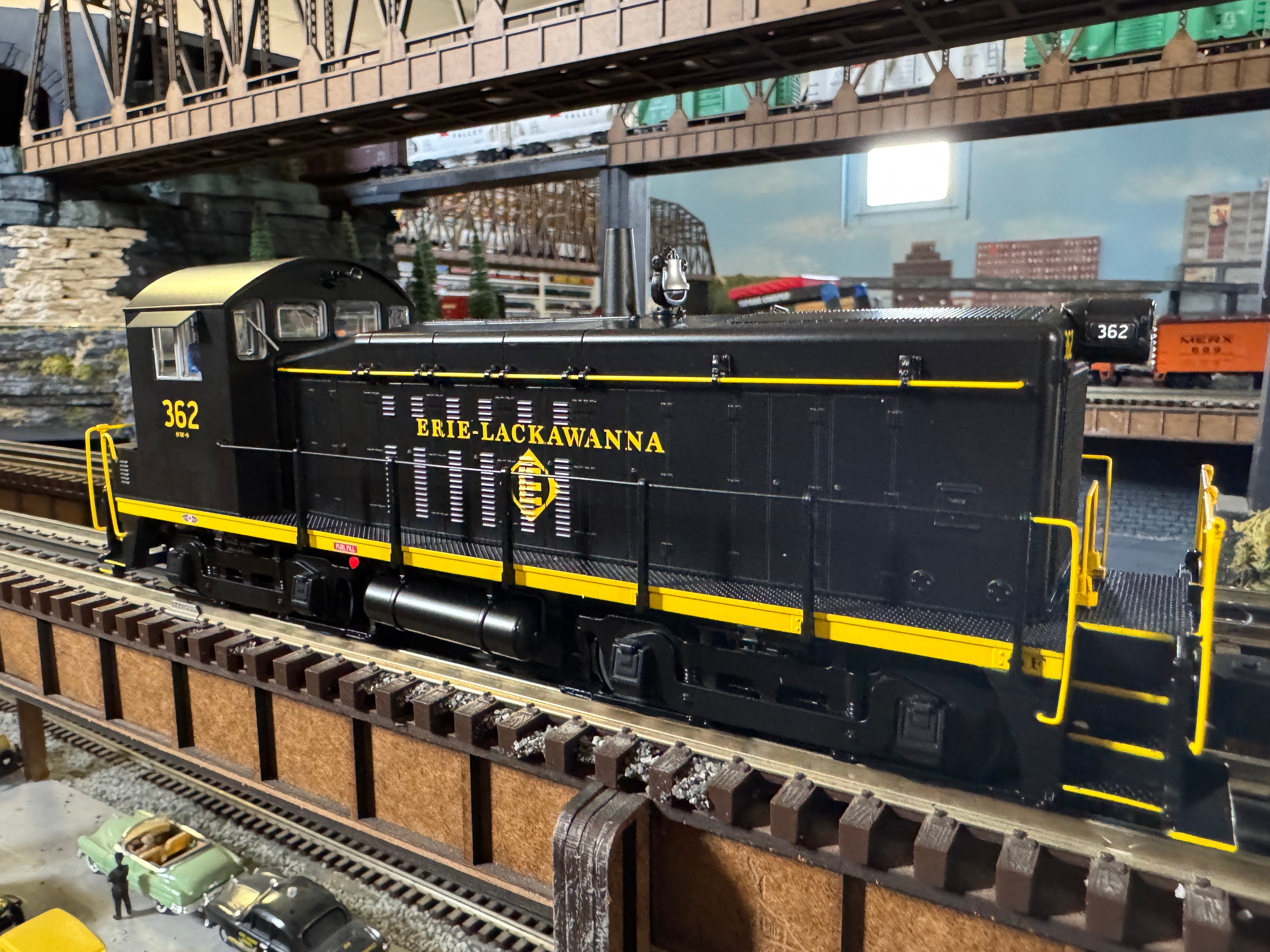 Lionel 2433996 - Legacy SW8 Diesel Locomotive "Erie Lackawanna" #362 (Black) - Custom Run for MrMuffin'sTrains