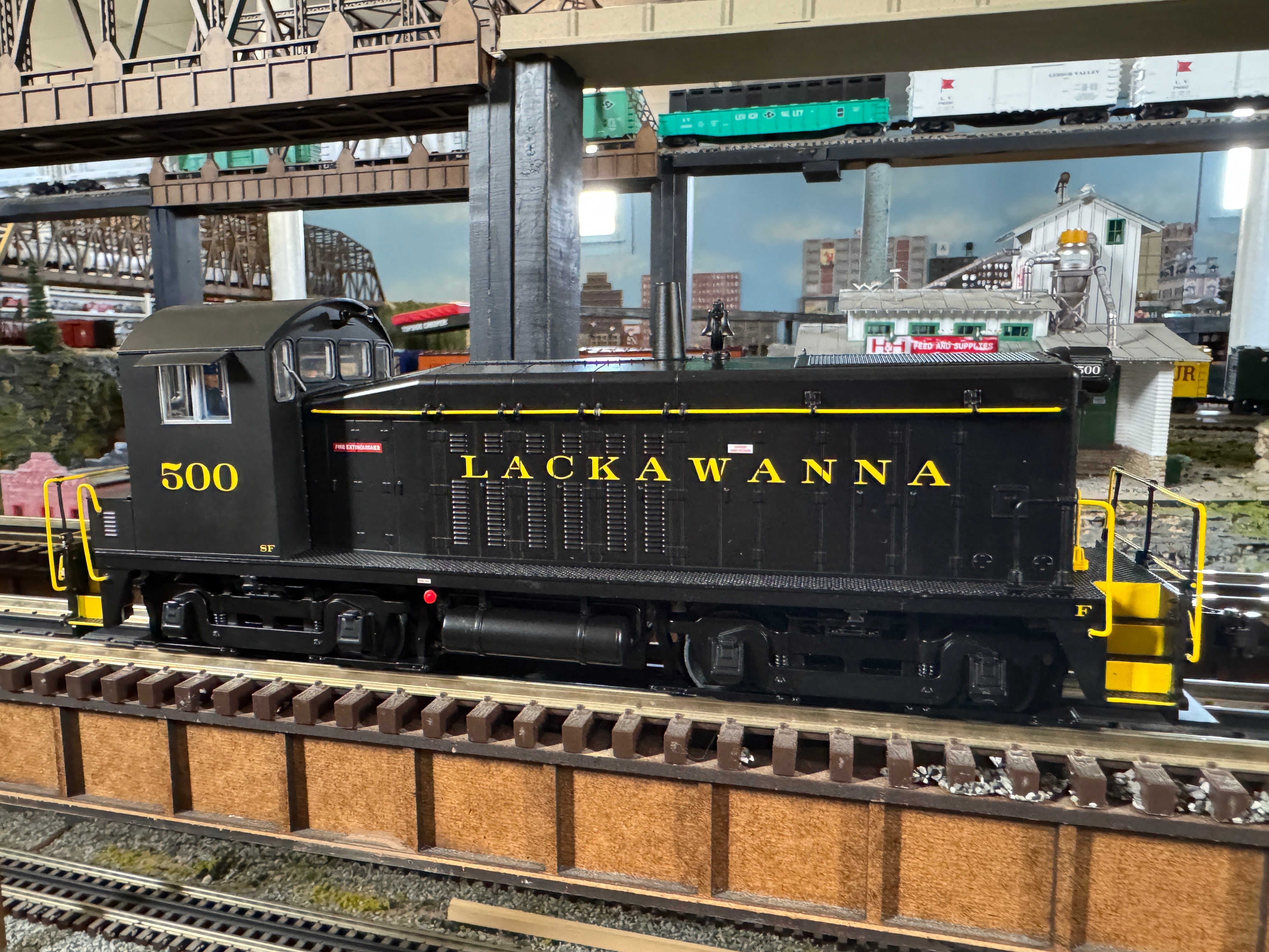 Lionel 2433995 - Legacy SW8 Diesel Locomotive "Lackawanna" #500 (Black) - Custom Run for MrMuffin'sTrains