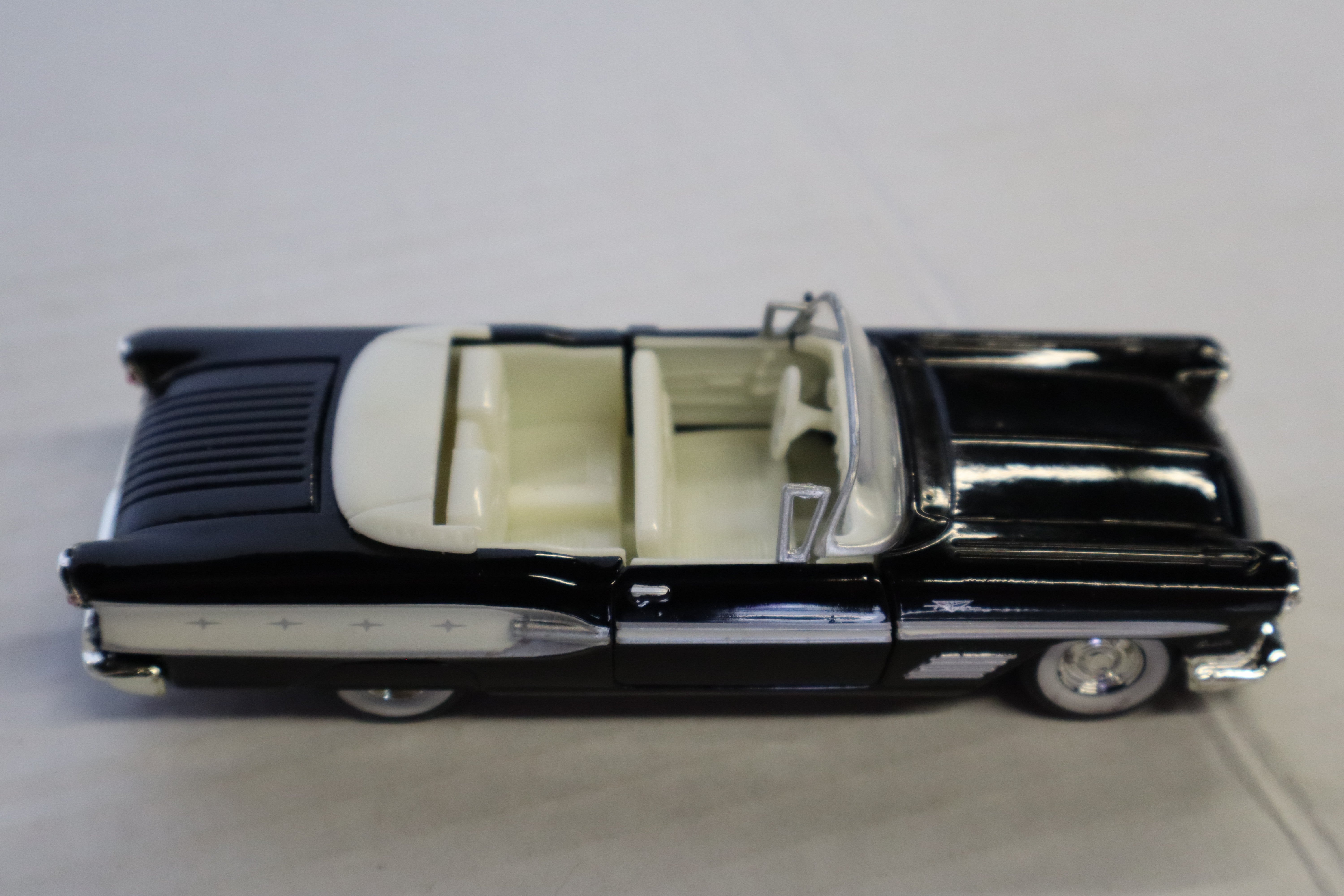 Road Champs 1958 Pontiac Bonneville Convertible (Black)-Second hand-M8260