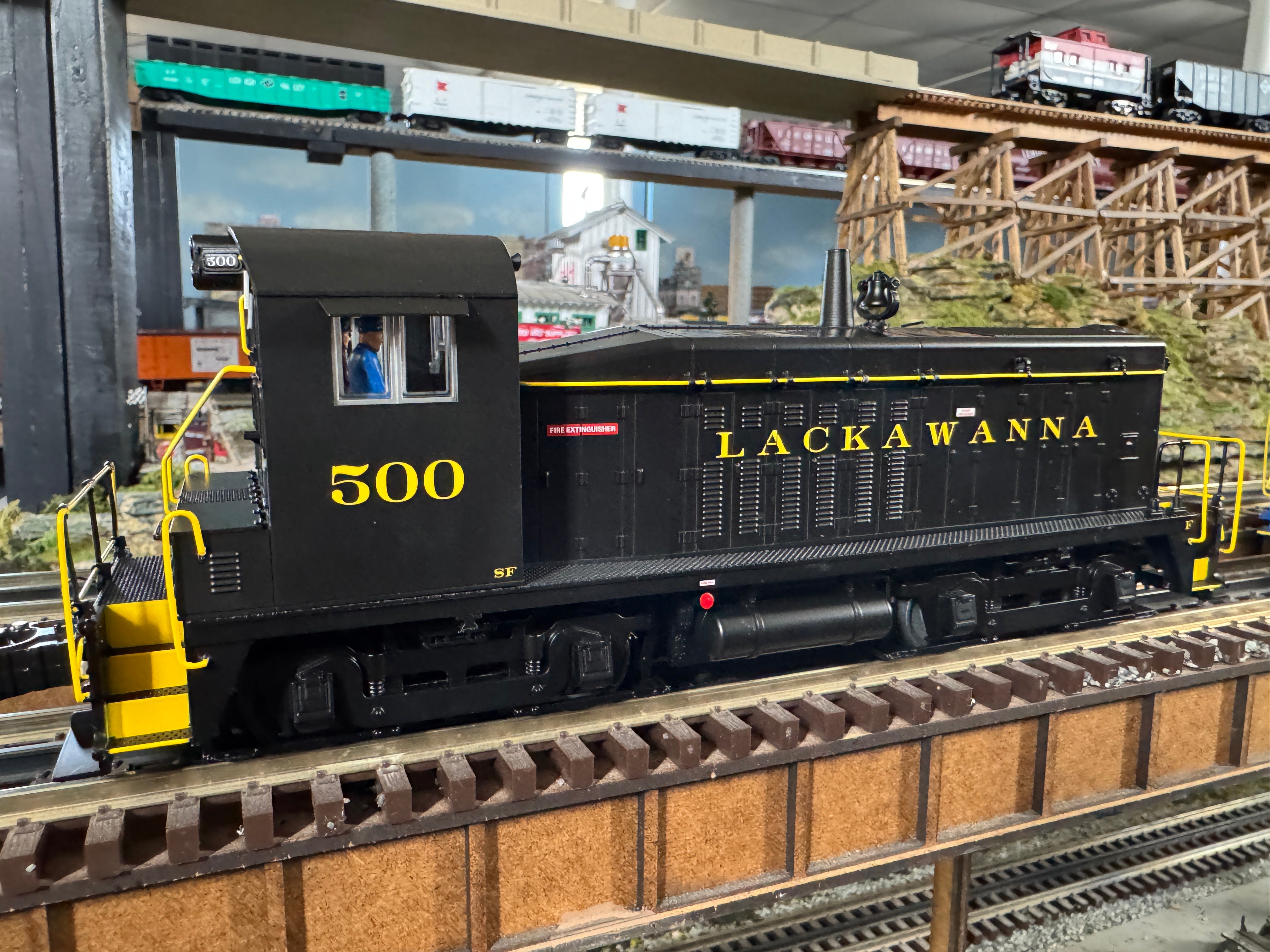 Lionel 2433995 - Legacy SW8 Diesel Locomotive "Lackawanna" #500 (Black) - Custom Run for MrMuffin'sTrains