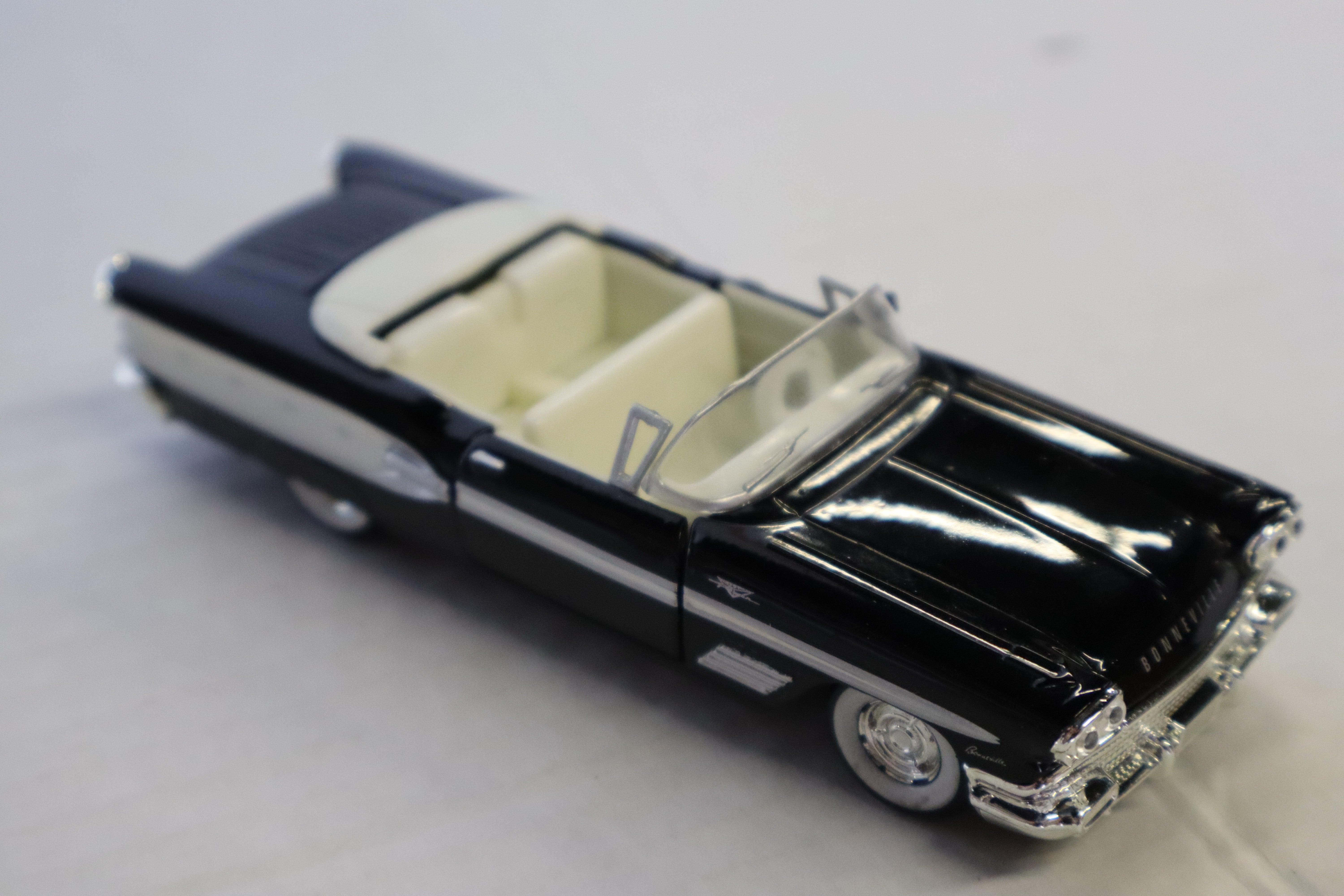 Road Champs 1958 Pontiac Bonneville Convertible (Black)-Second hand-M8260