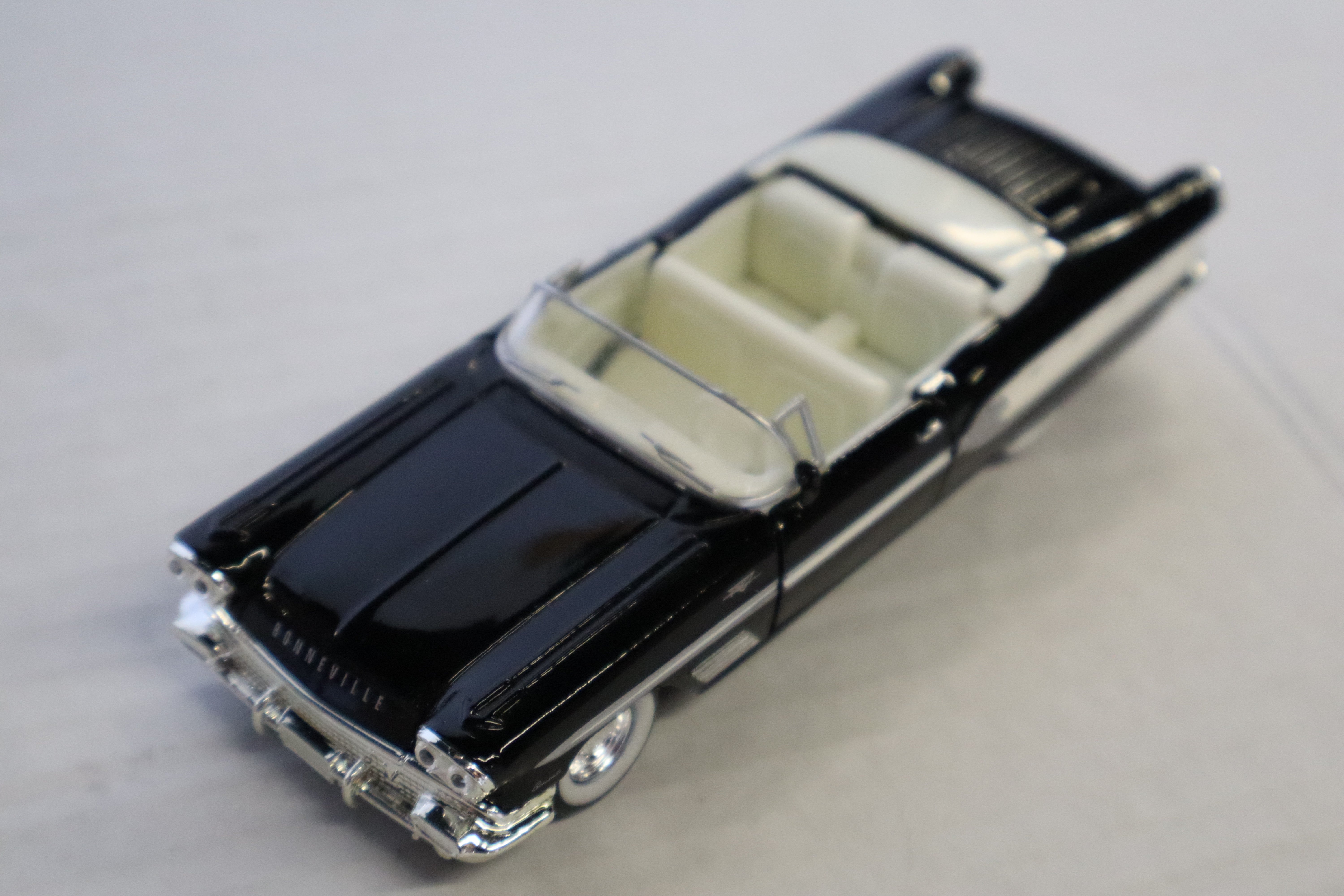 Road Champs 1958 Pontiac Bonneville Convertible (Black)-Second hand-M8260