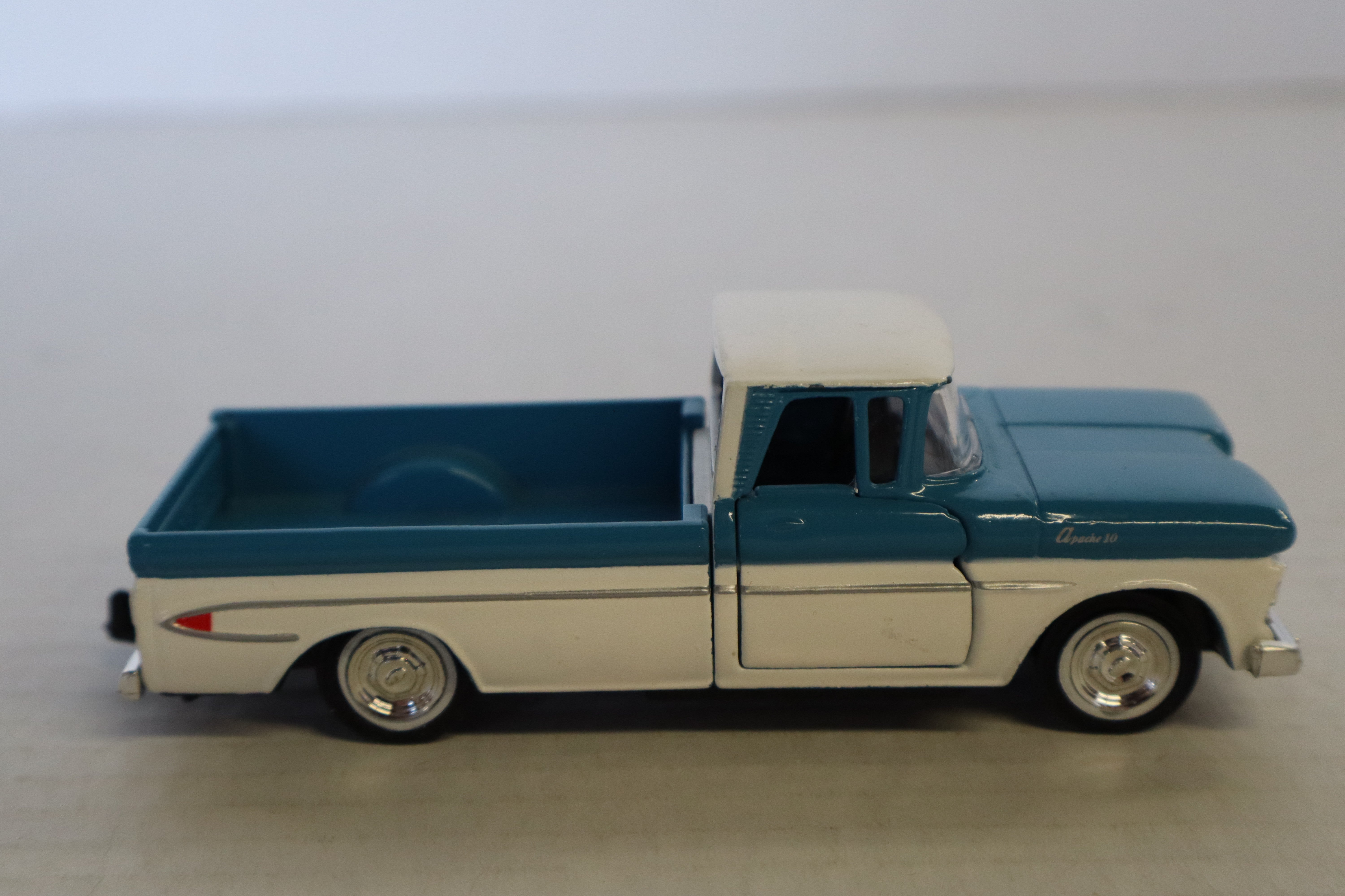 Road Champs 1961 Chevrolet Apache Pickup Truck (Blue/White)-Second hand-M8261