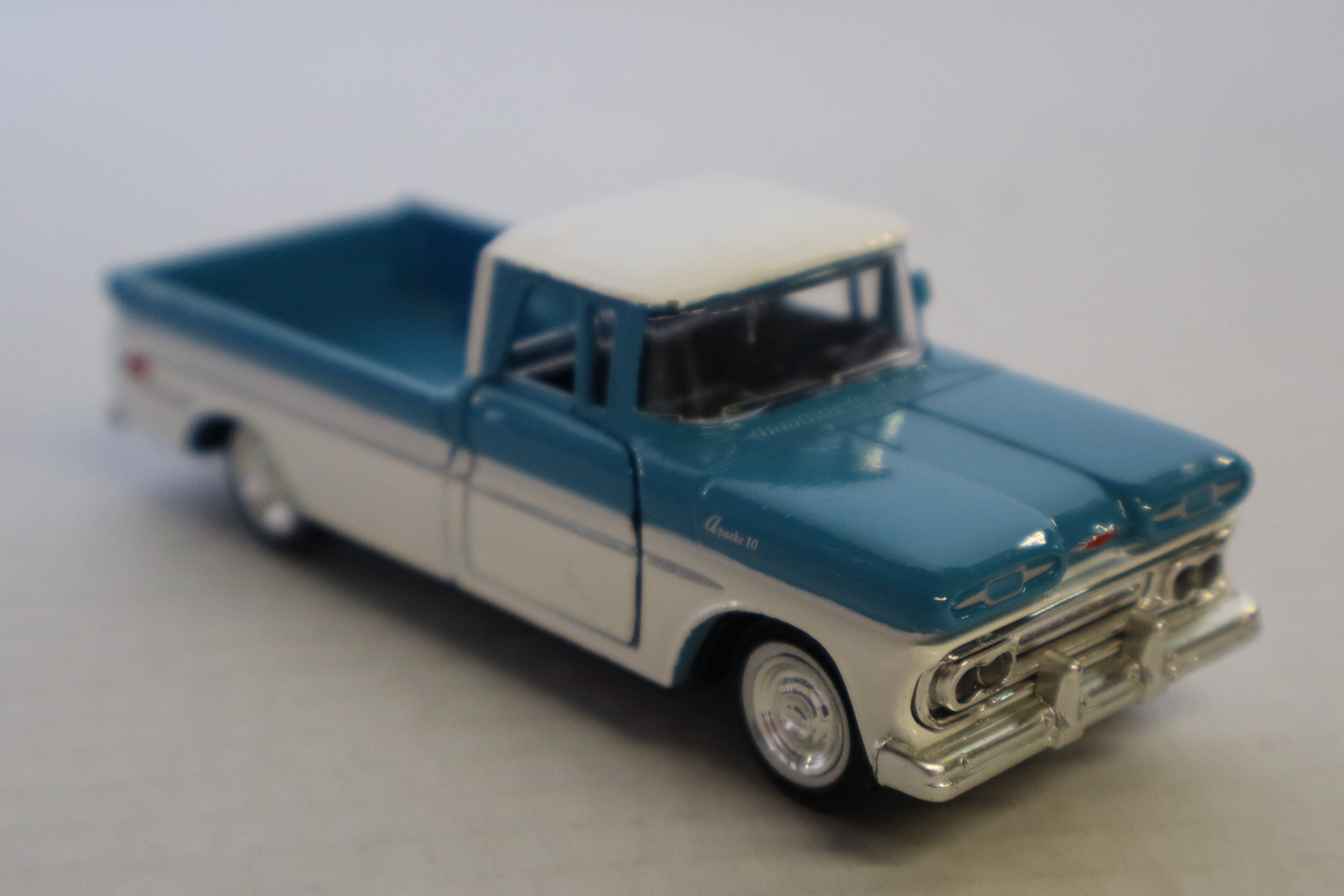 Road Champs 1961 Chevrolet Apache Pickup Truck (Blue/White)-Second hand-M8261