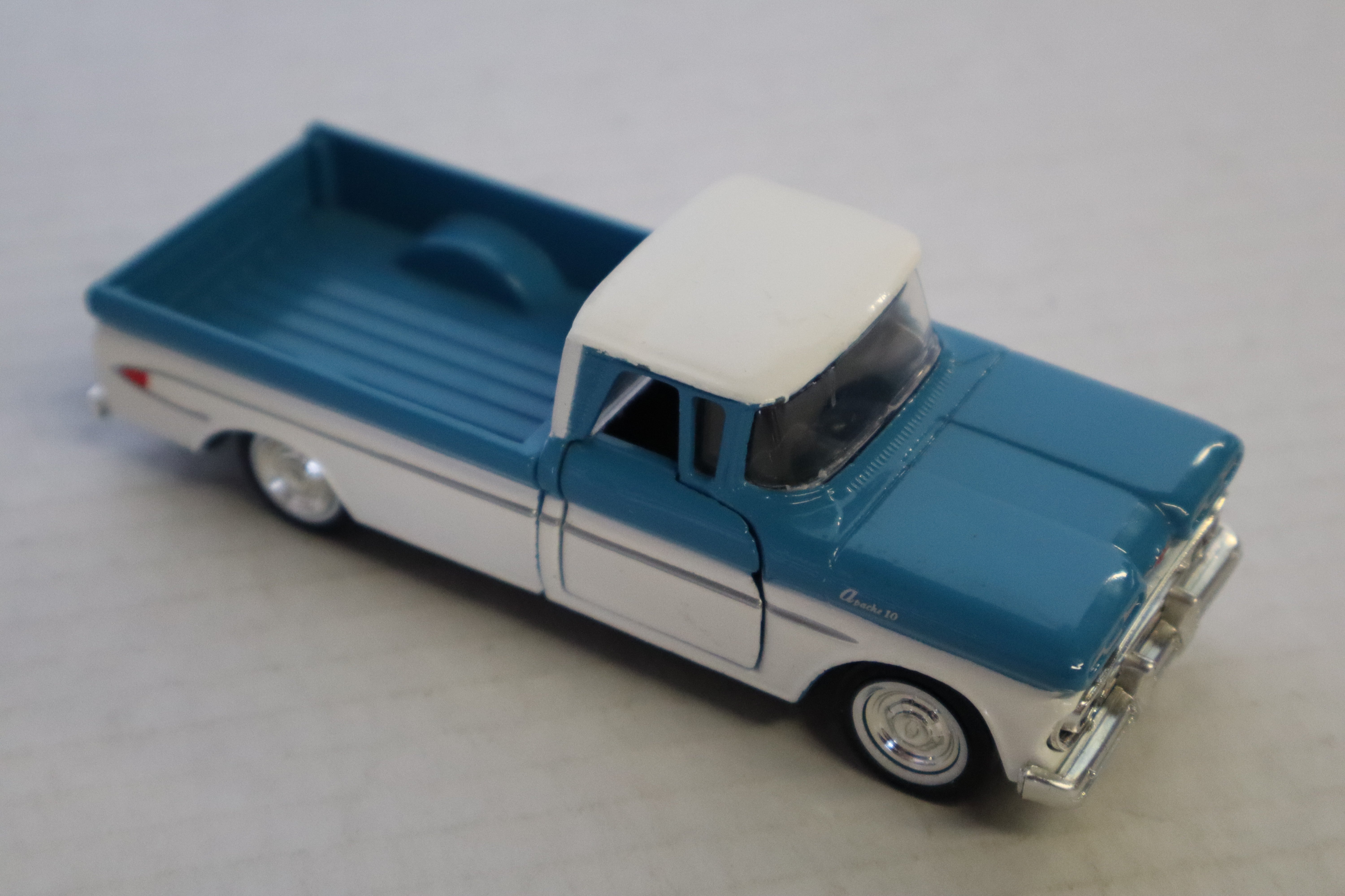 Road Champs 1961 Chevrolet Apache Pickup Truck (Blue/White)-Second hand-M8261