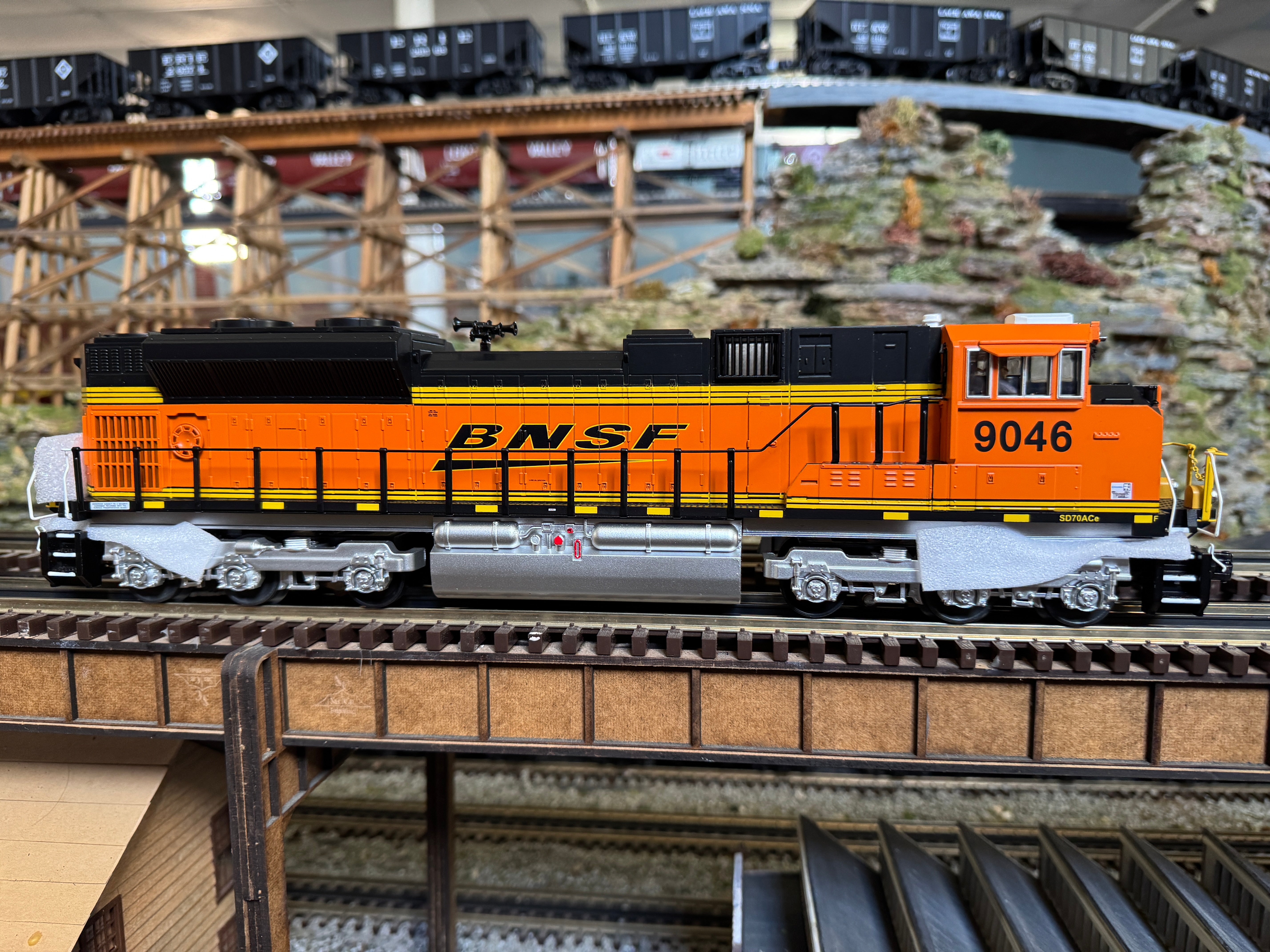 MTH 30-21231-1 - SD70ACe Imperial Diesel Engine "BNSF" #9046 w/ PS3