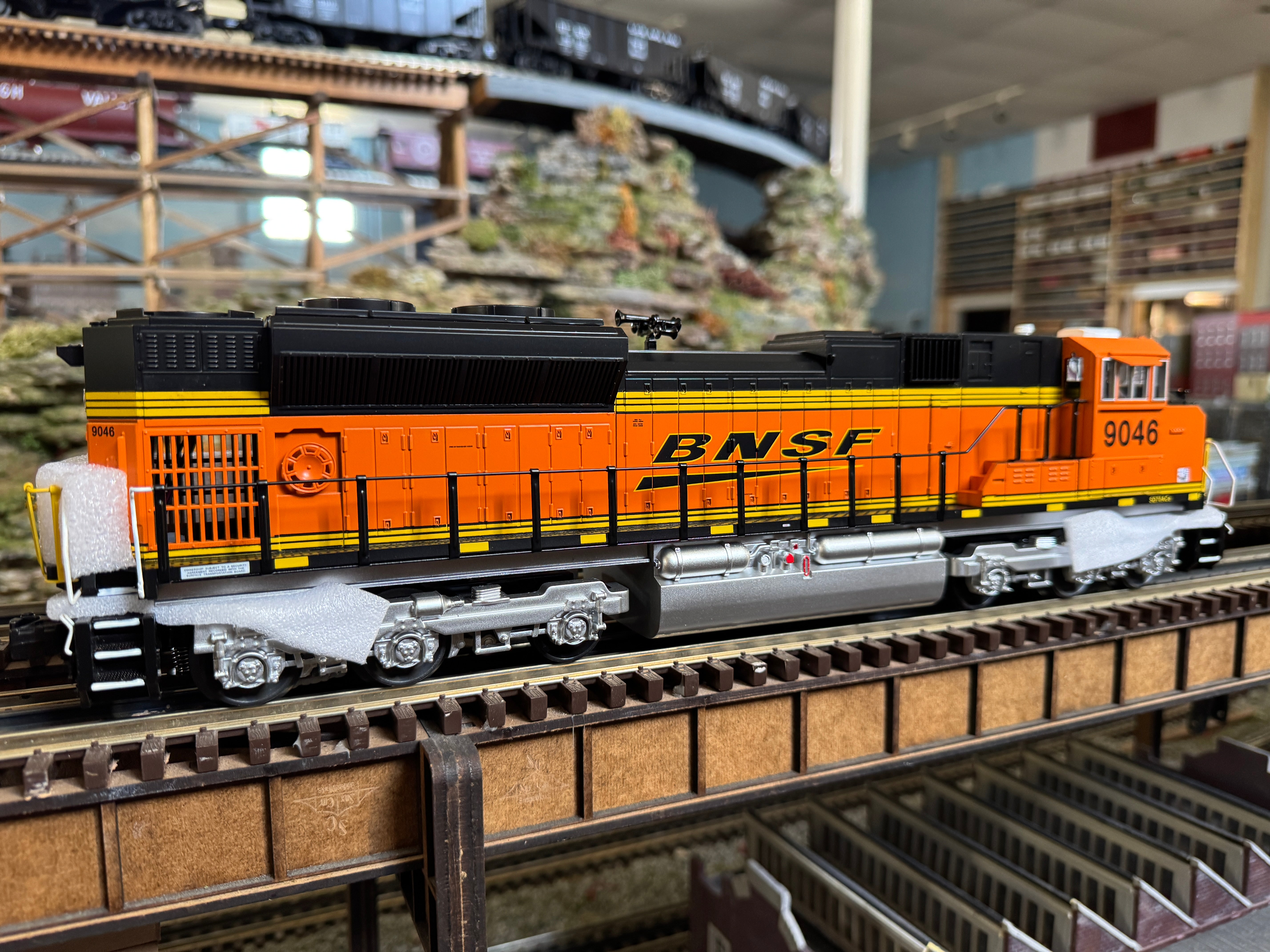 MTH 30-21231-1 - SD70ACe Imperial Diesel Engine "BNSF" #9046 w/ PS3