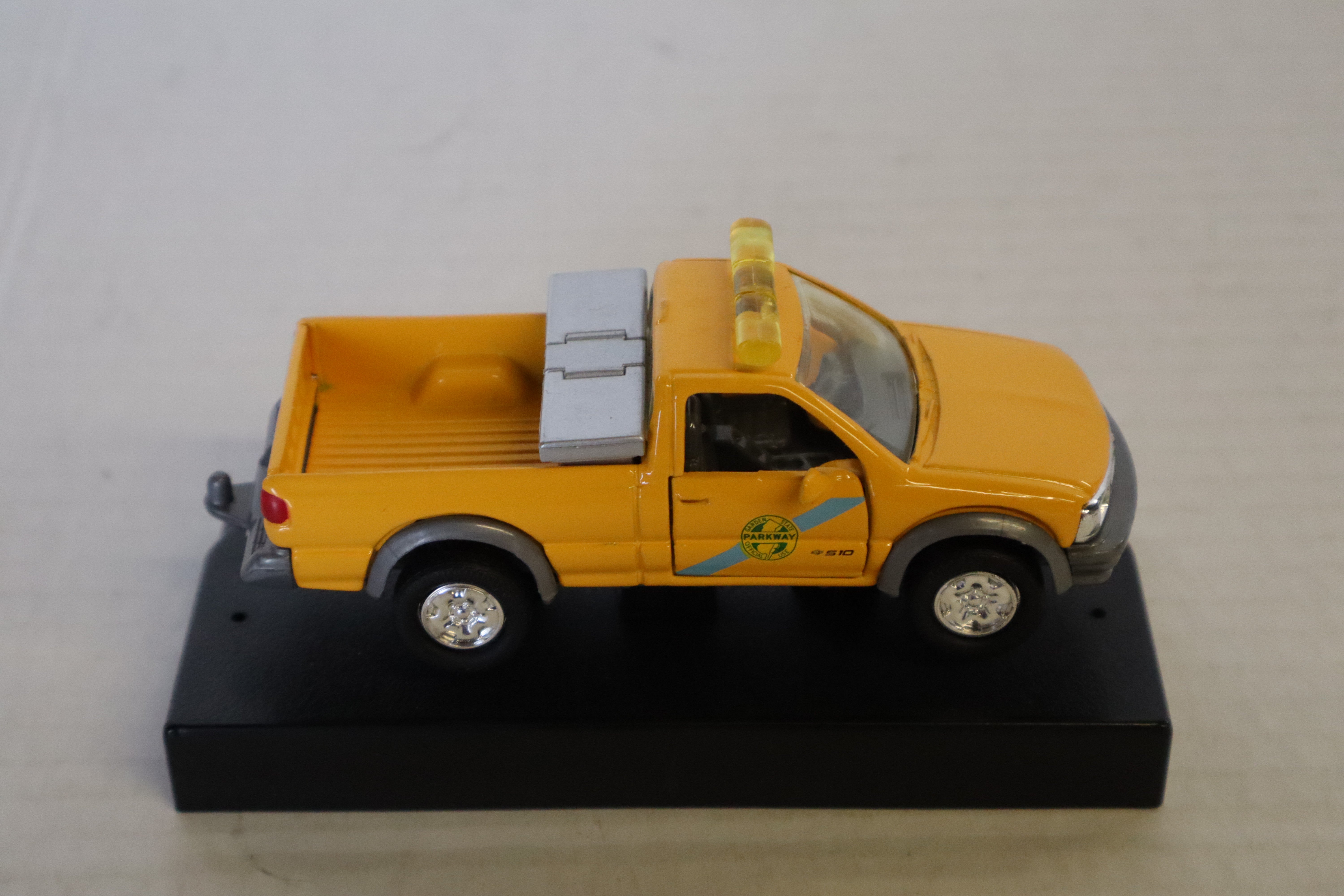 Road Champs Chevrolet S-10 Pickup Truck (Yellow)-Garden State Parkway-Second hand-M8264