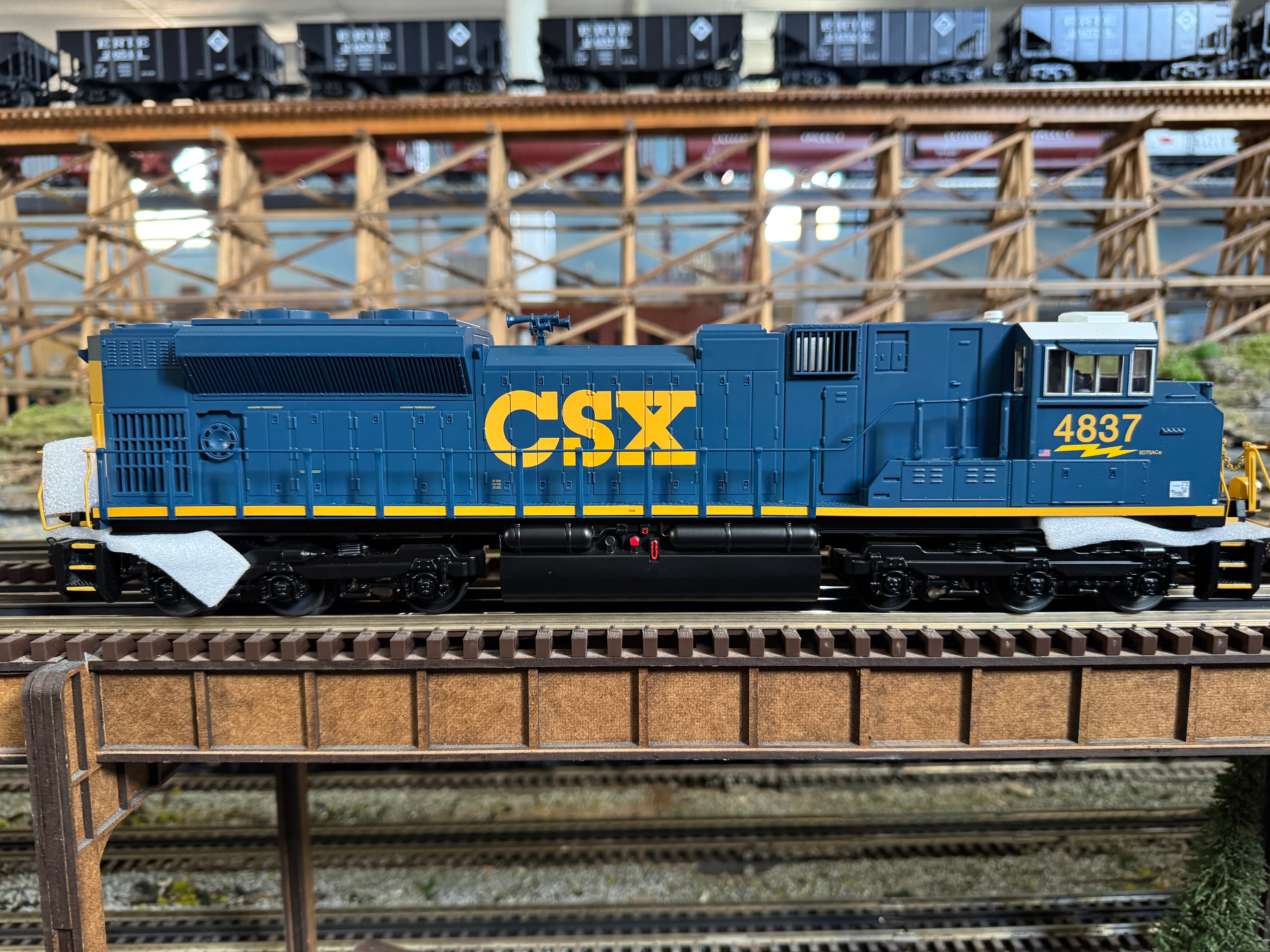 MTH 30-21229-1 - SD70ACe Imperial Diesel Engine "CSX" #4837 w/ PS3