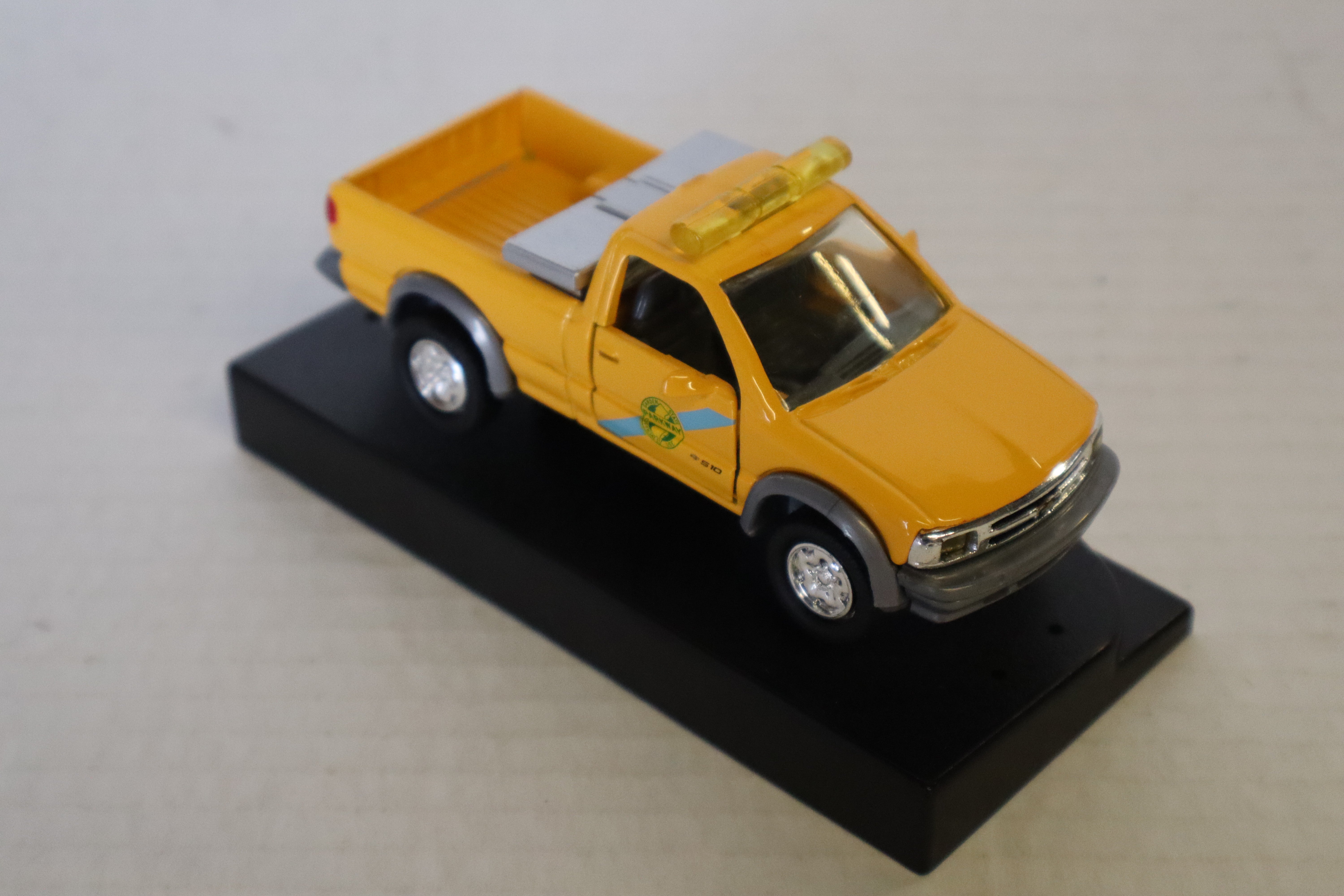 Road Champs Chevrolet S-10 Pickup Truck (Yellow)-Garden State Parkway-Second hand-M8264