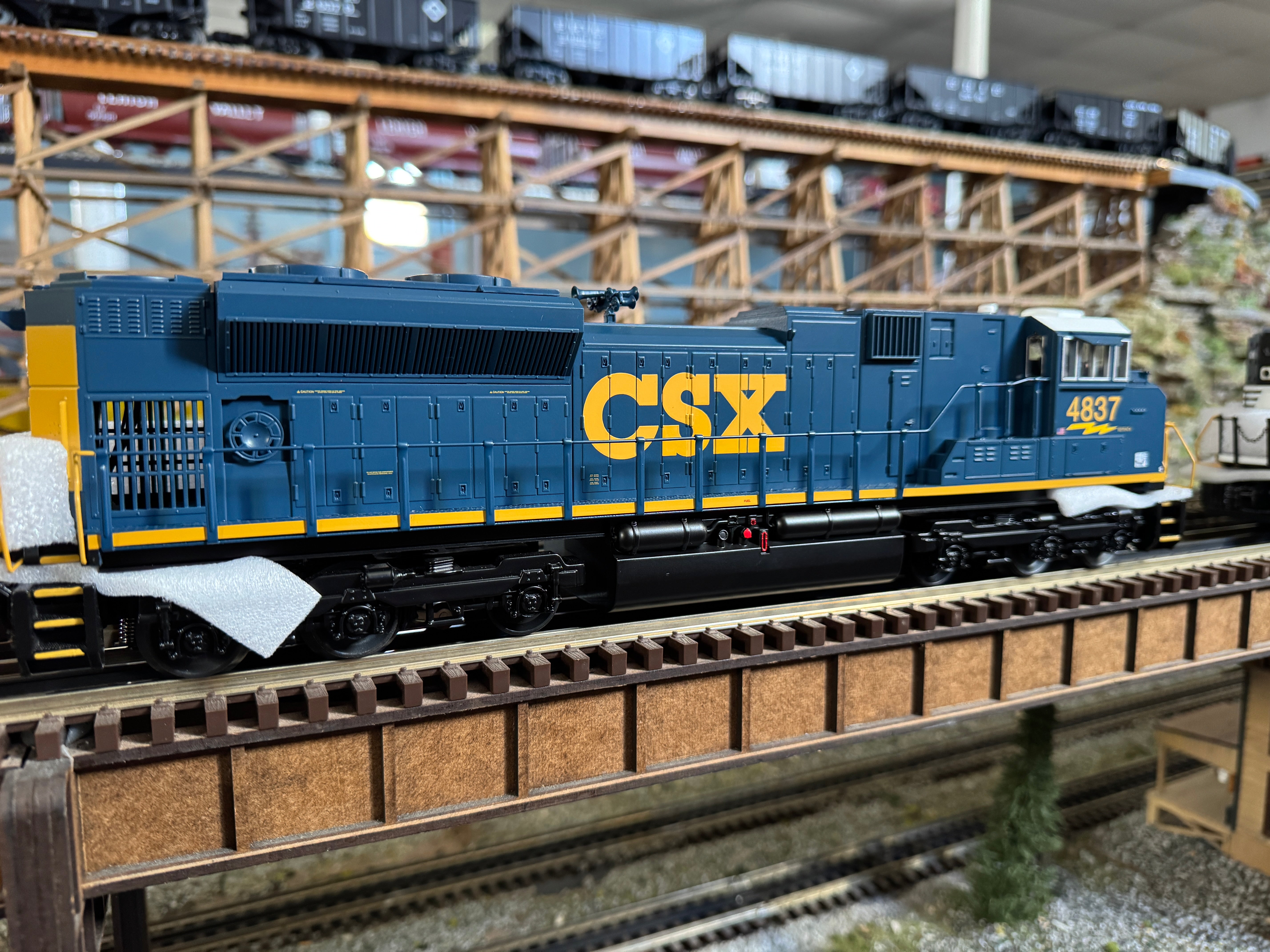 MTH 30-21229-1 - SD70ACe Imperial Diesel Engine "CSX" #4837 w/ PS3