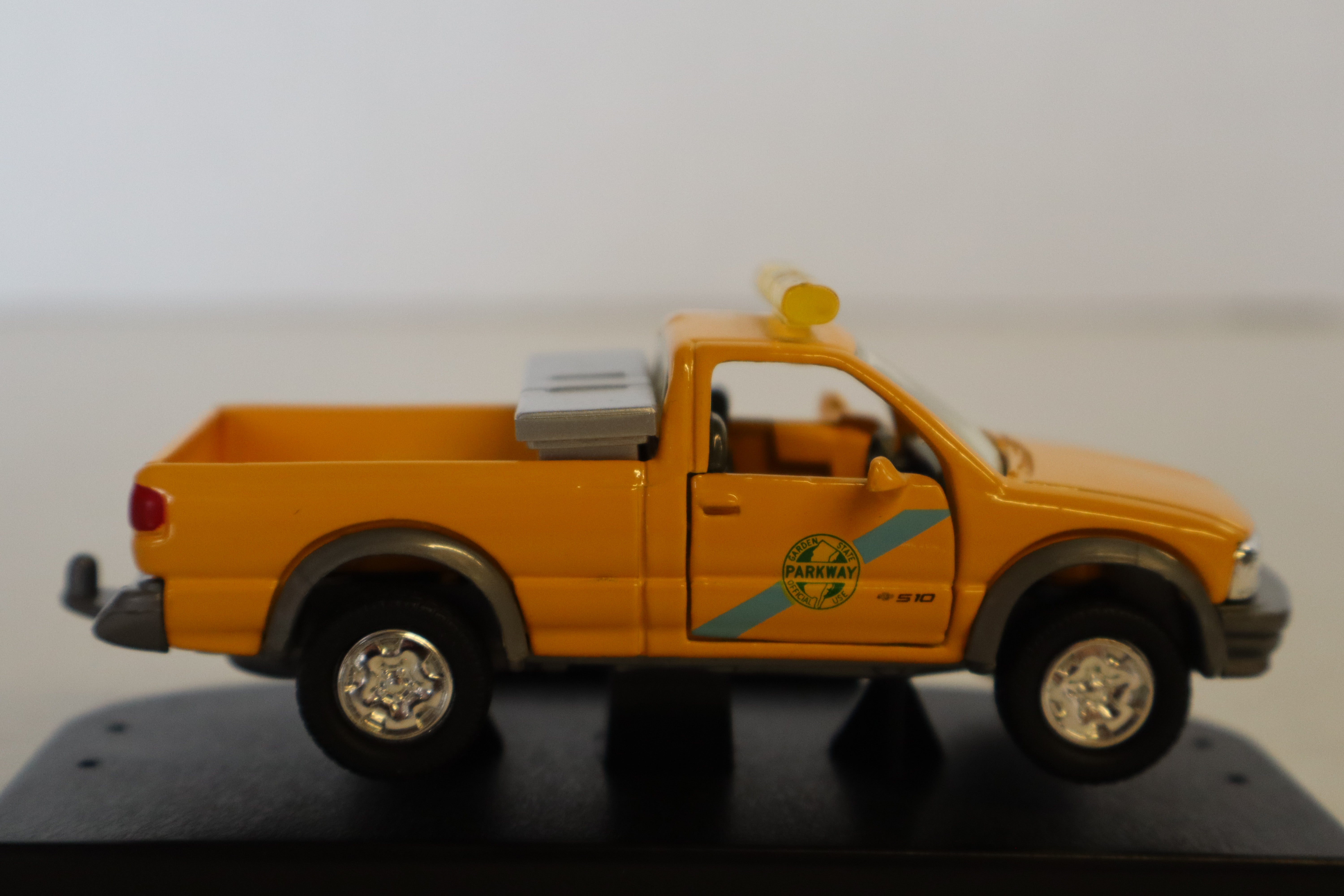 Road Champs Chevrolet S-10 Pickup Truck (Yellow)-Garden State Parkway-Second hand-M8264