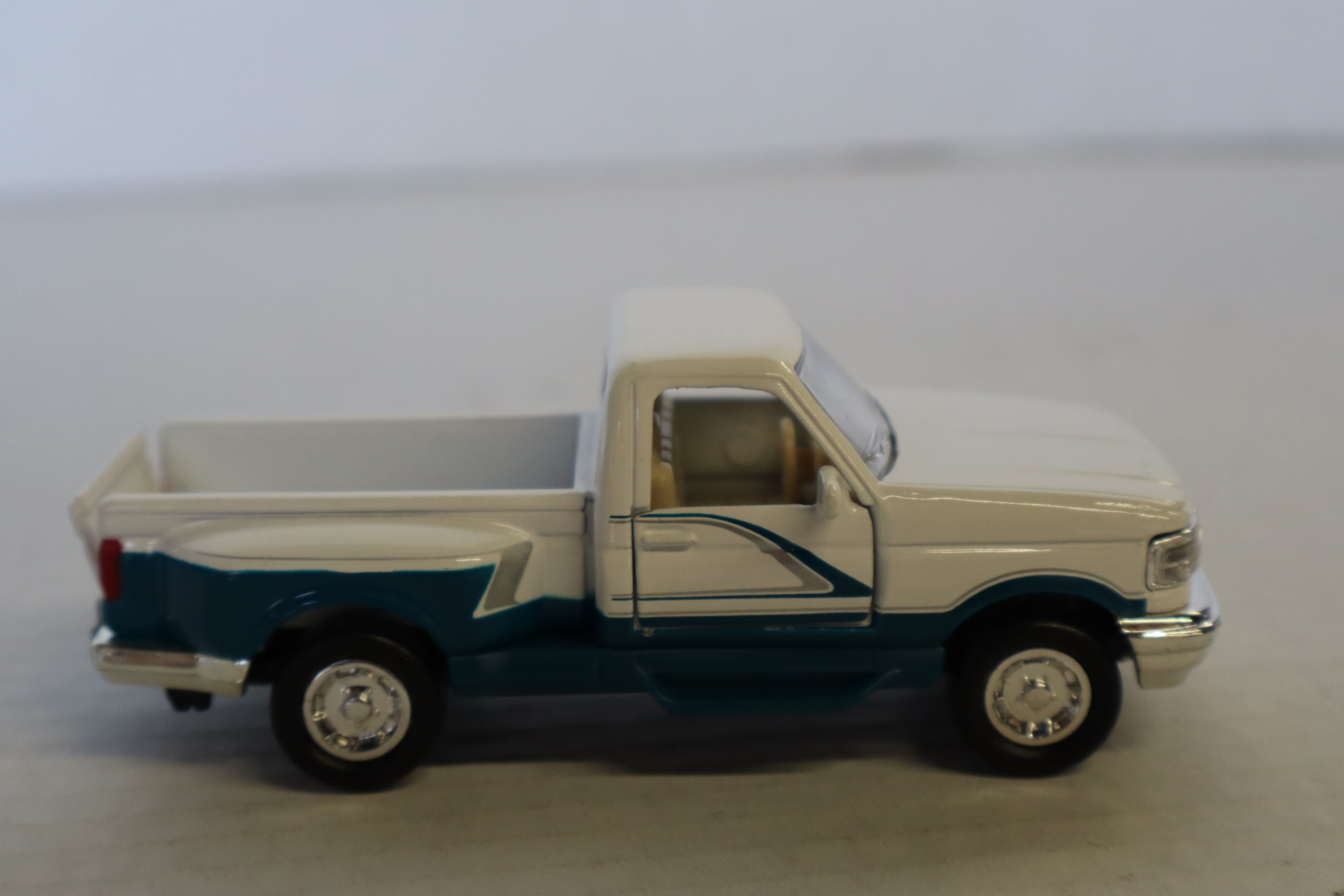Road Champs Ford F-150 Pickup Truck (Turquoise/White)-Second hand-M8265