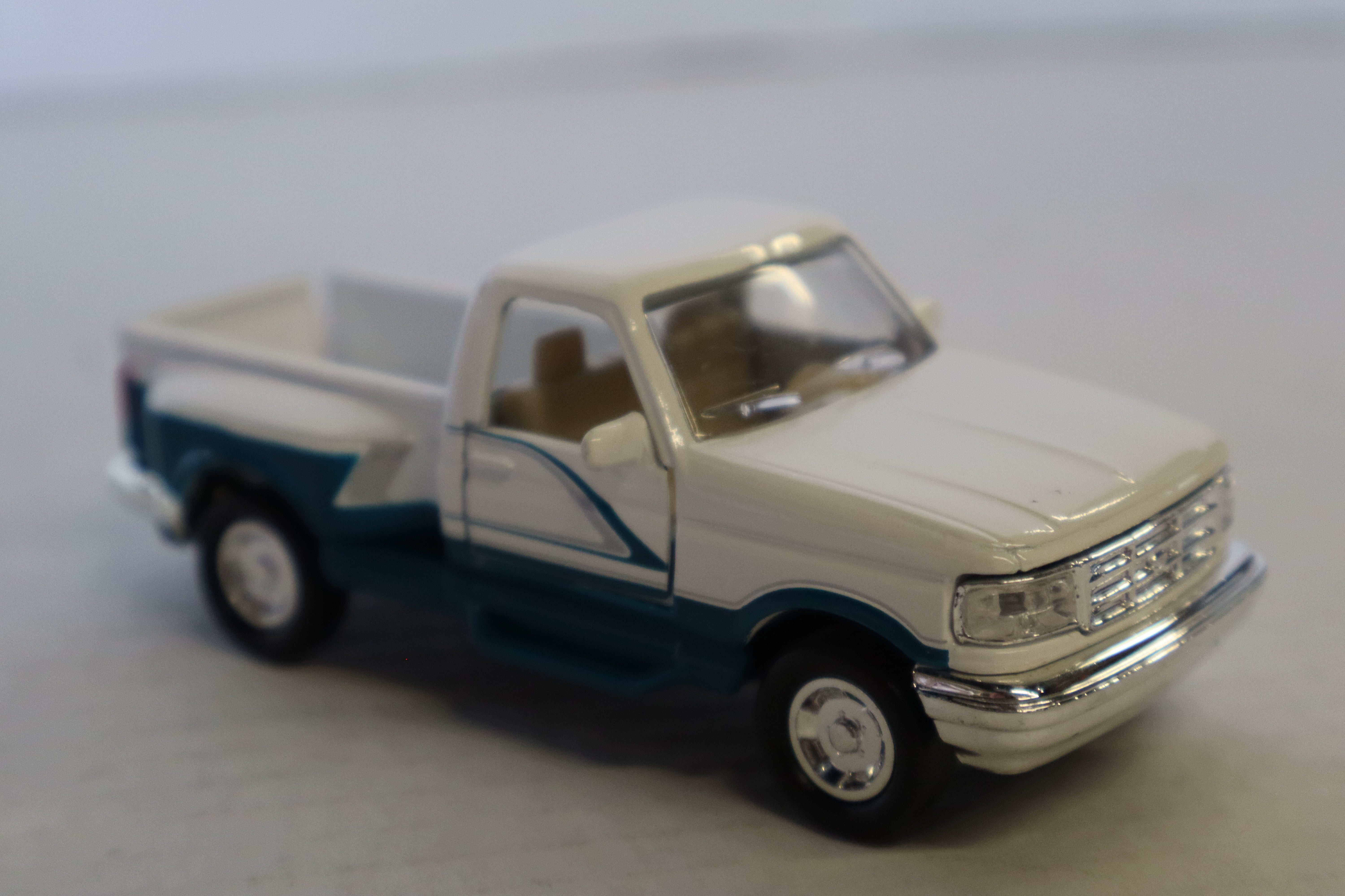 Road Champs Ford F-150 Pickup Truck (Turquoise/White)-Second hand-M8265