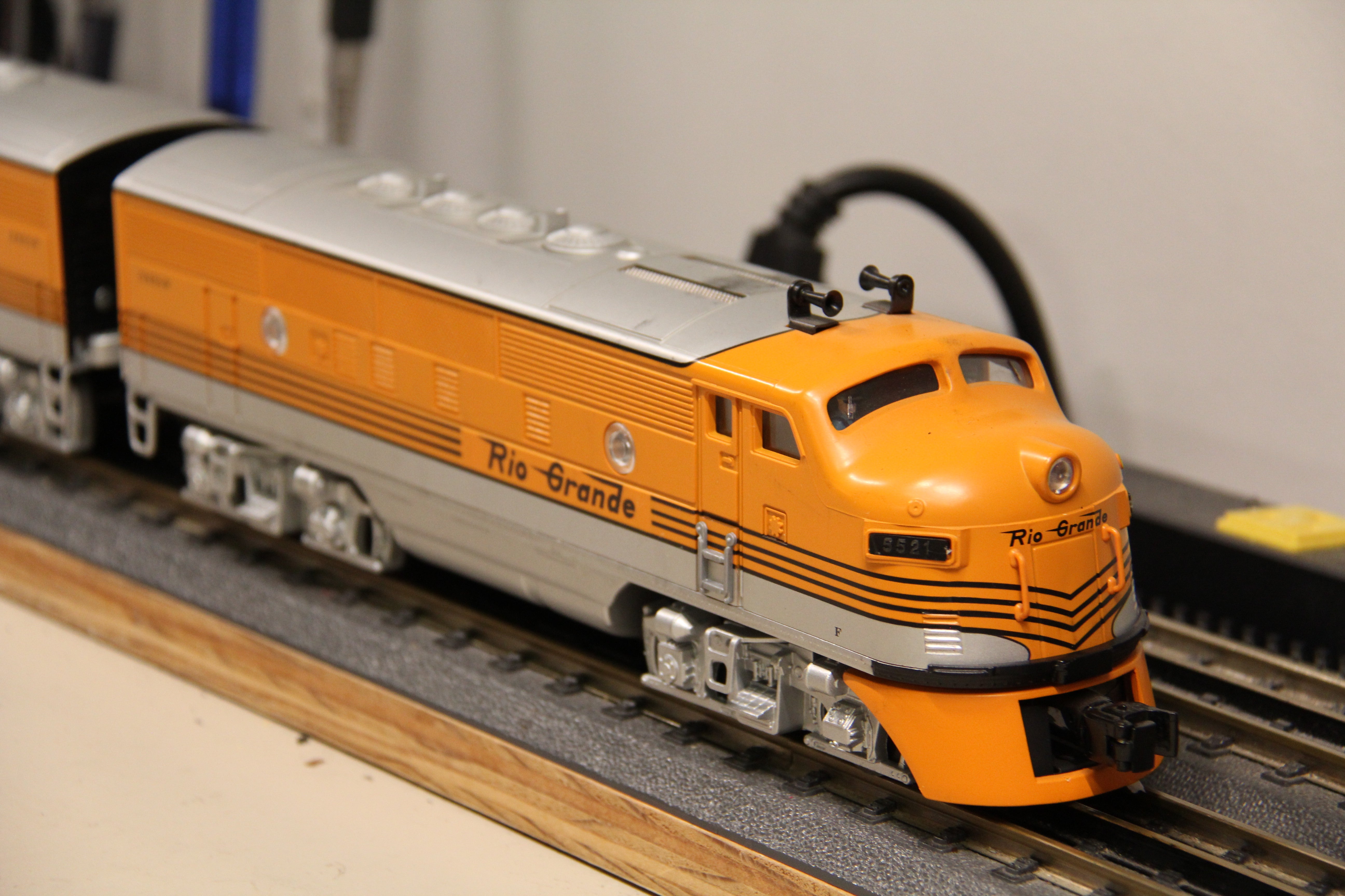 Lionel 6-21955 Rio Grande F3A-A Passenger Set & Lionel 6-39185 Aluminum Car 2 Pack-Second hand-M7136