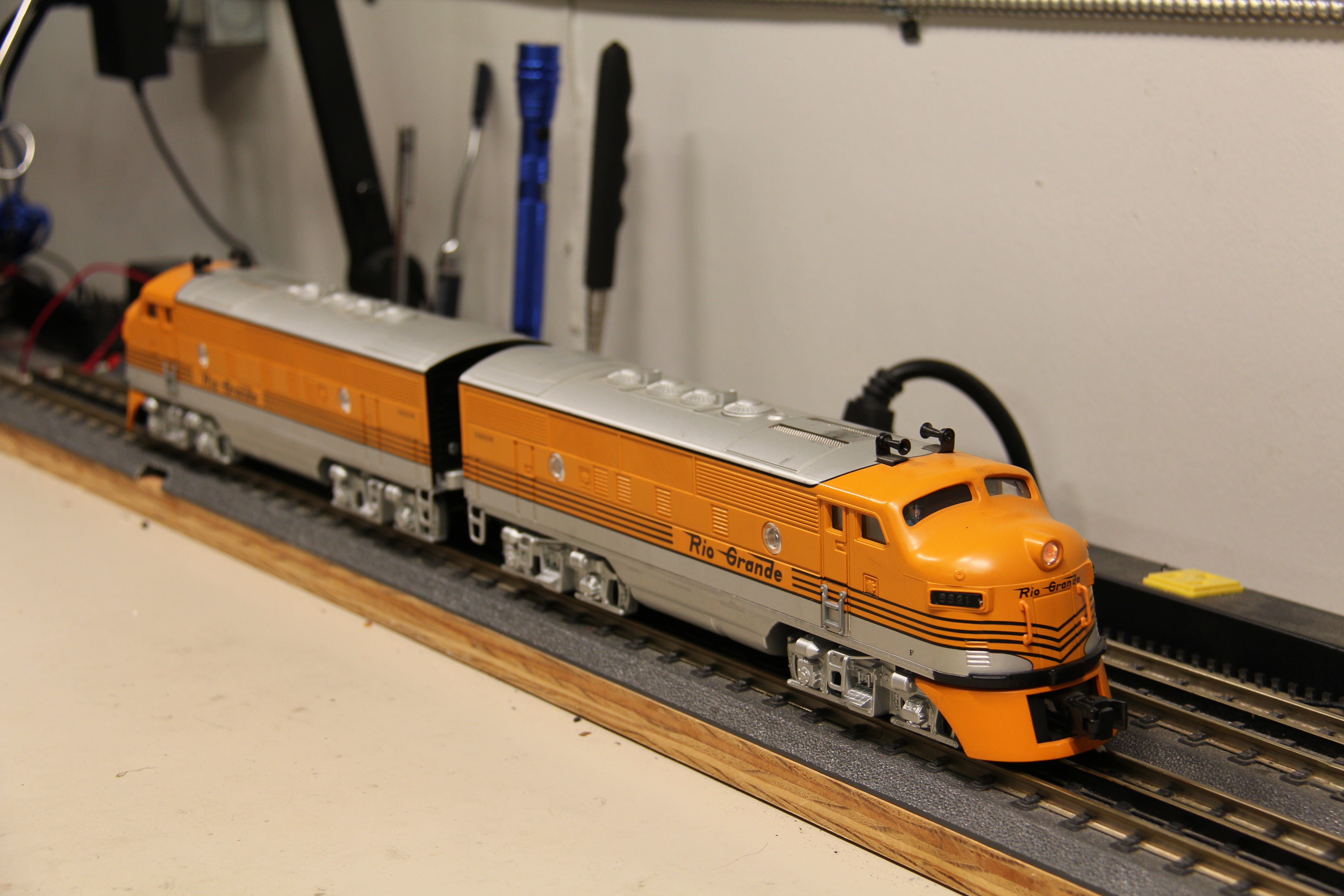 Lionel 6-21955 Rio Grande F3A-A Passenger Set & Lionel 6-39185 Aluminum Car 2 Pack-Second hand-M7136