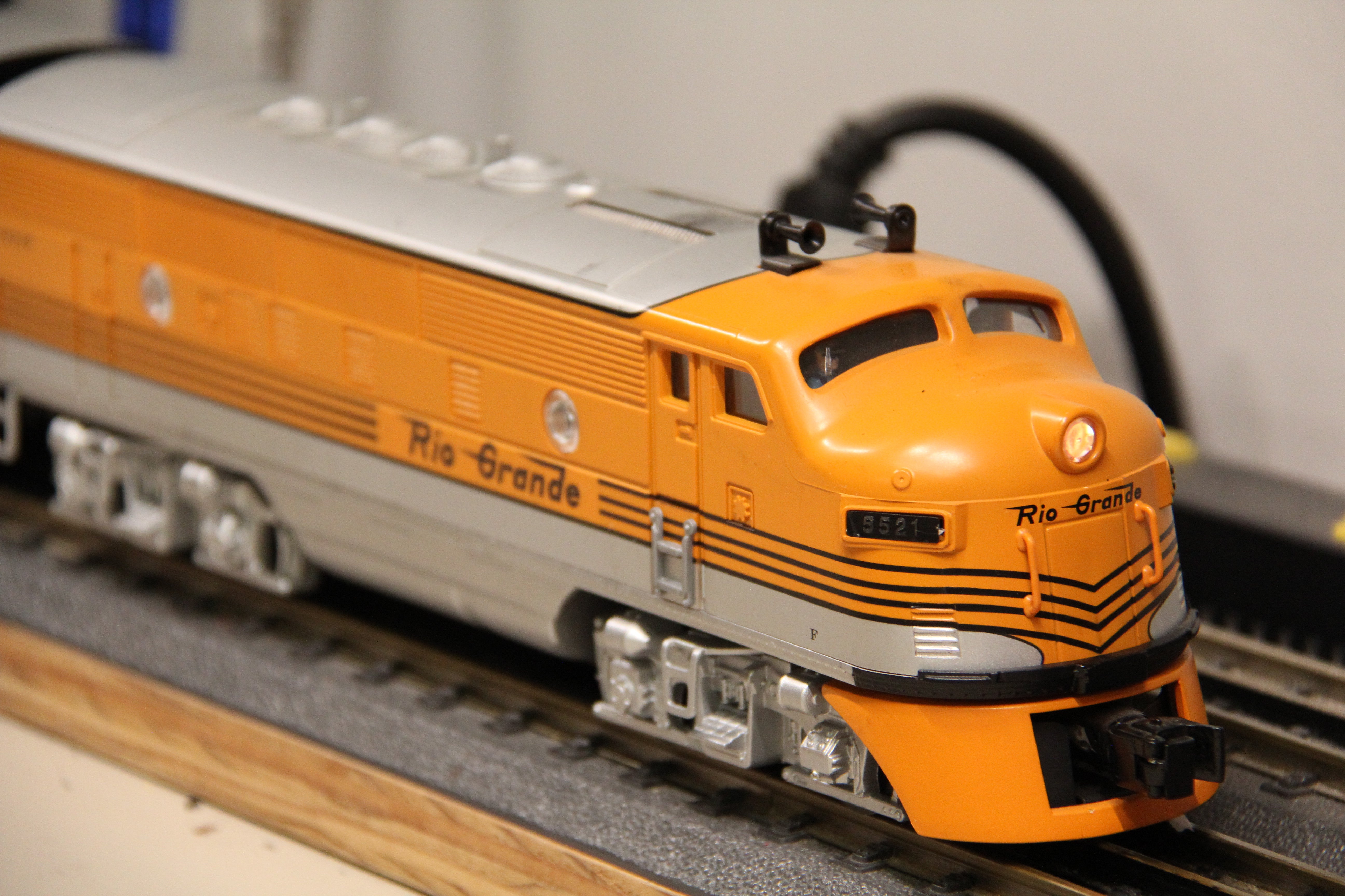 Lionel 6-21955 Rio Grande F3A-A Passenger Set & Lionel 6-39185 Aluminum Car 2 Pack-Second hand-M7136