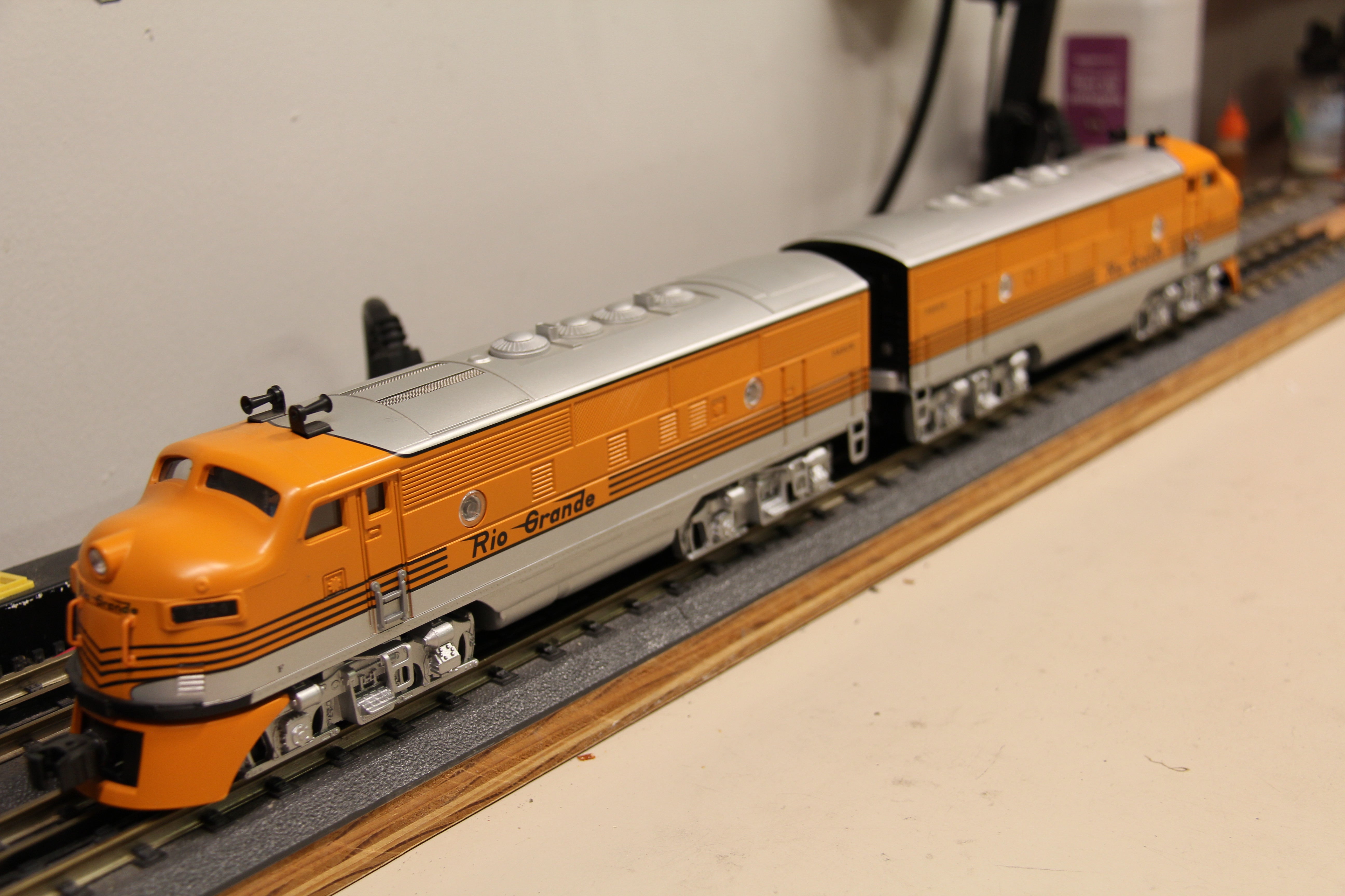 Lionel 6-21955 Rio Grande F3A-A Passenger Set & Lionel 6-39185 Aluminum Car 2 Pack-Second hand-M7136