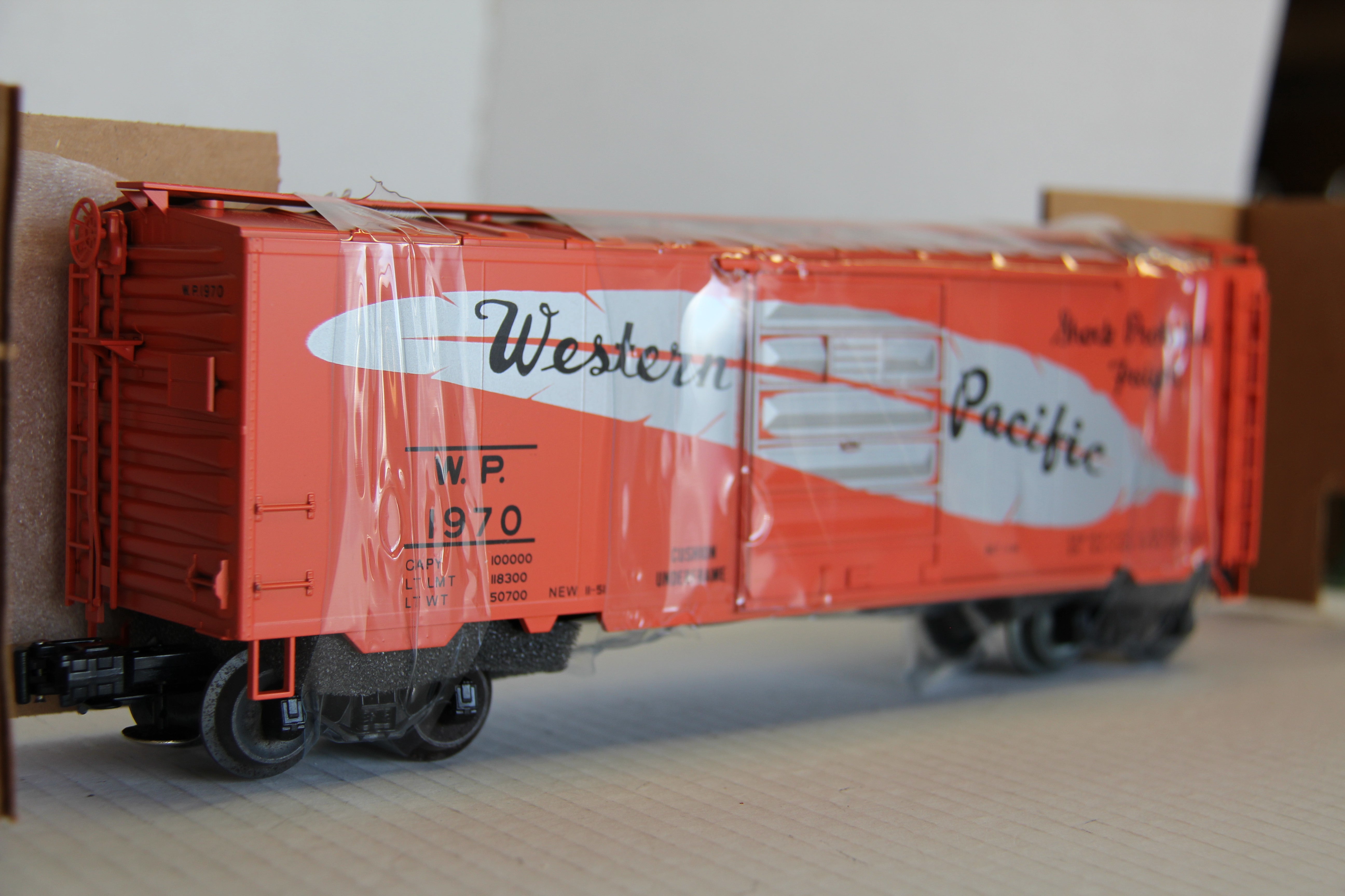 Weaver #3 Western Pacific 40' PS-1 Feather Boxcar-Second hand-M5918