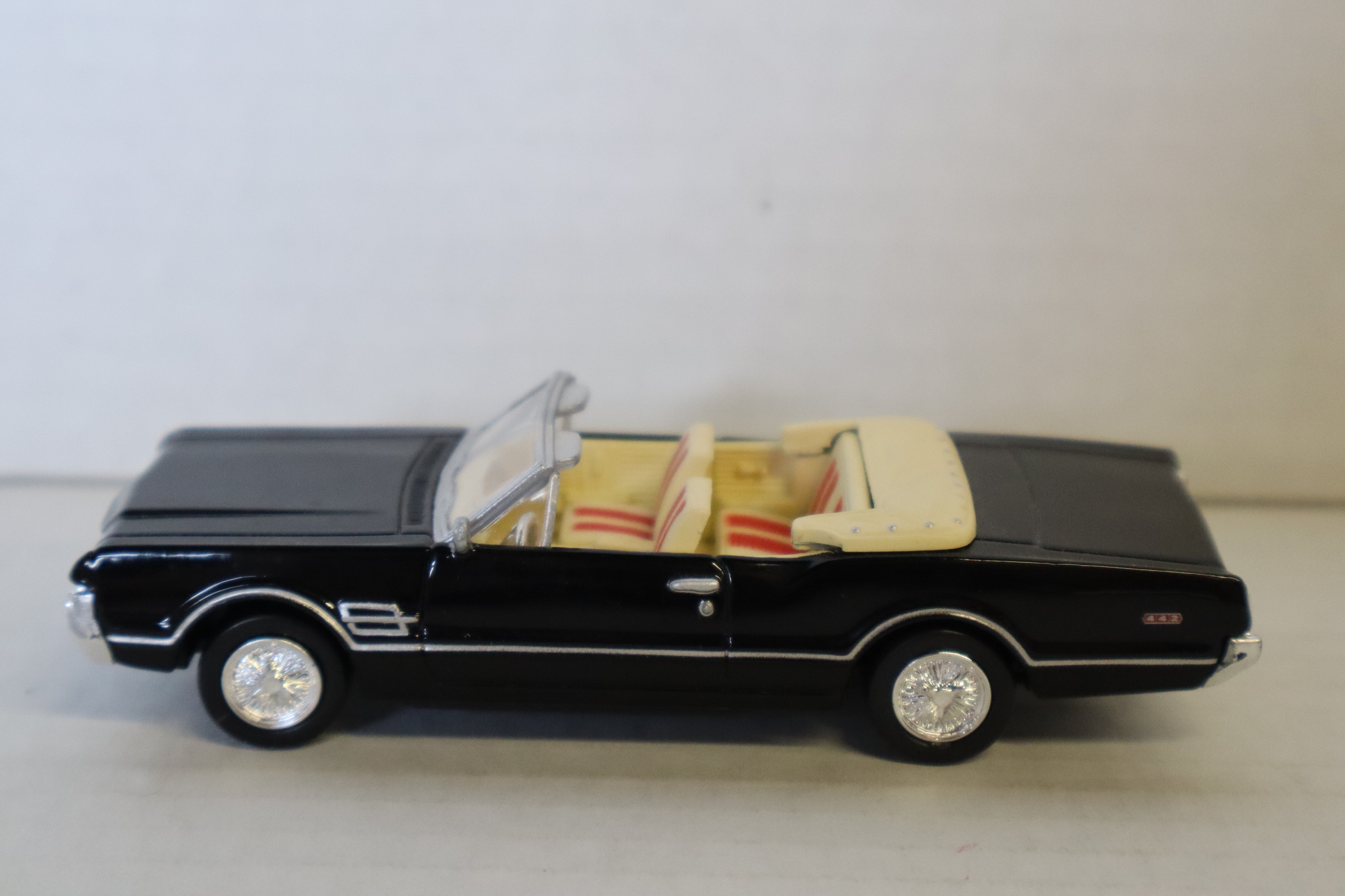 NewRay 1966 Oldsmobile Convertible 442 (Black)-Second hand-M8271