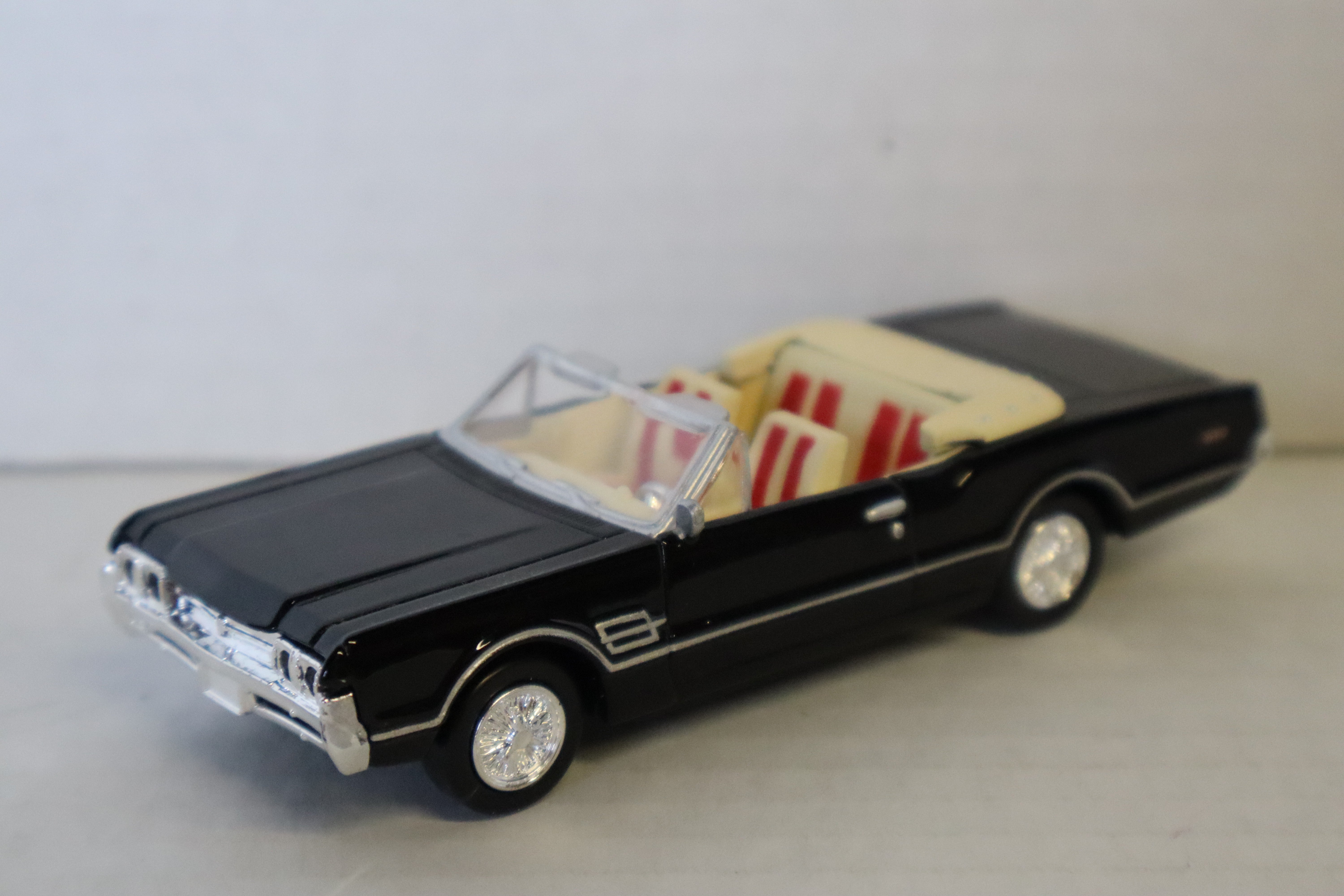 NewRay 1966 Oldsmobile Convertible 442 (Black)-Second hand-M8271