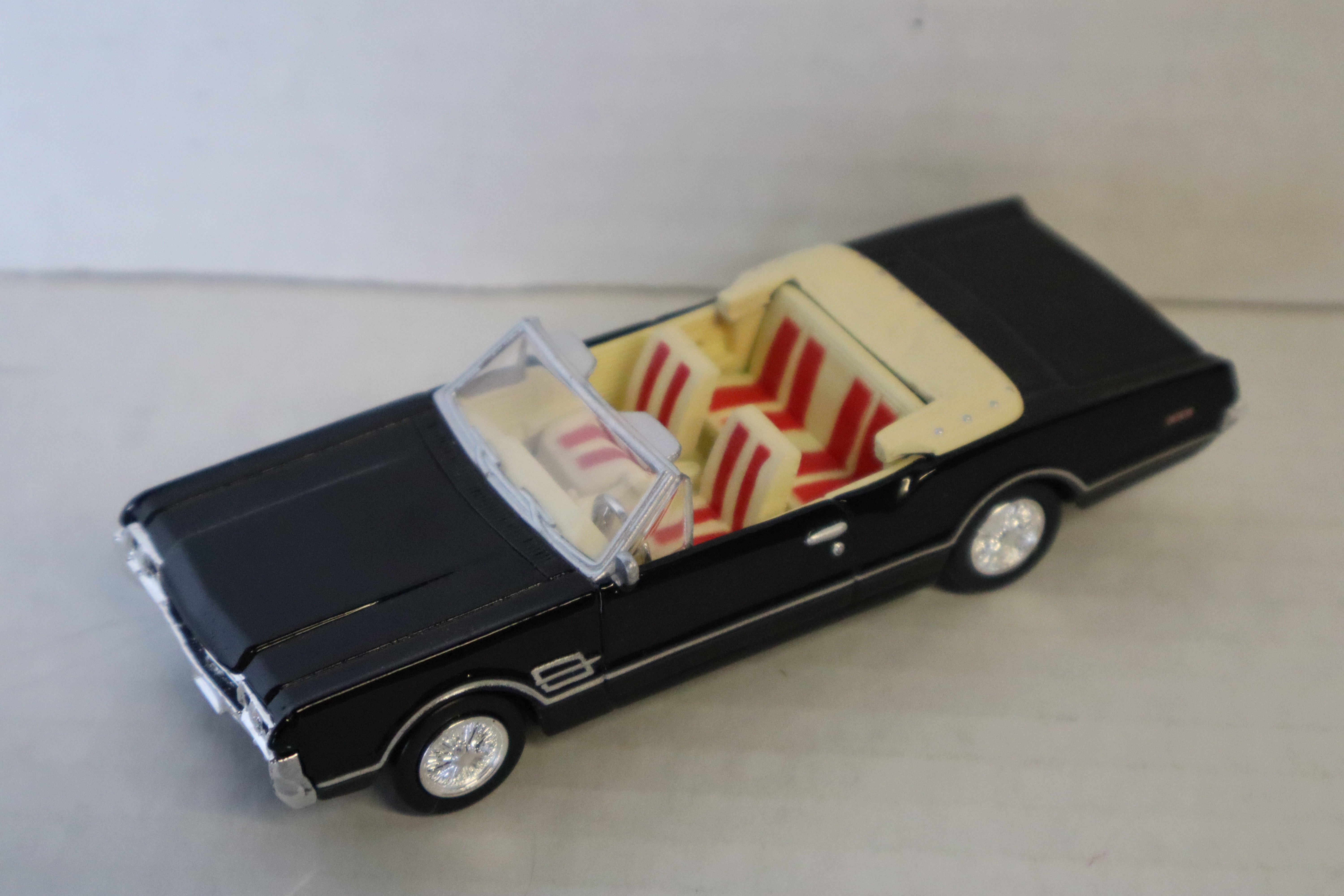 NewRay 1966 Oldsmobile Convertible 442 (Black)-Second hand-M8271