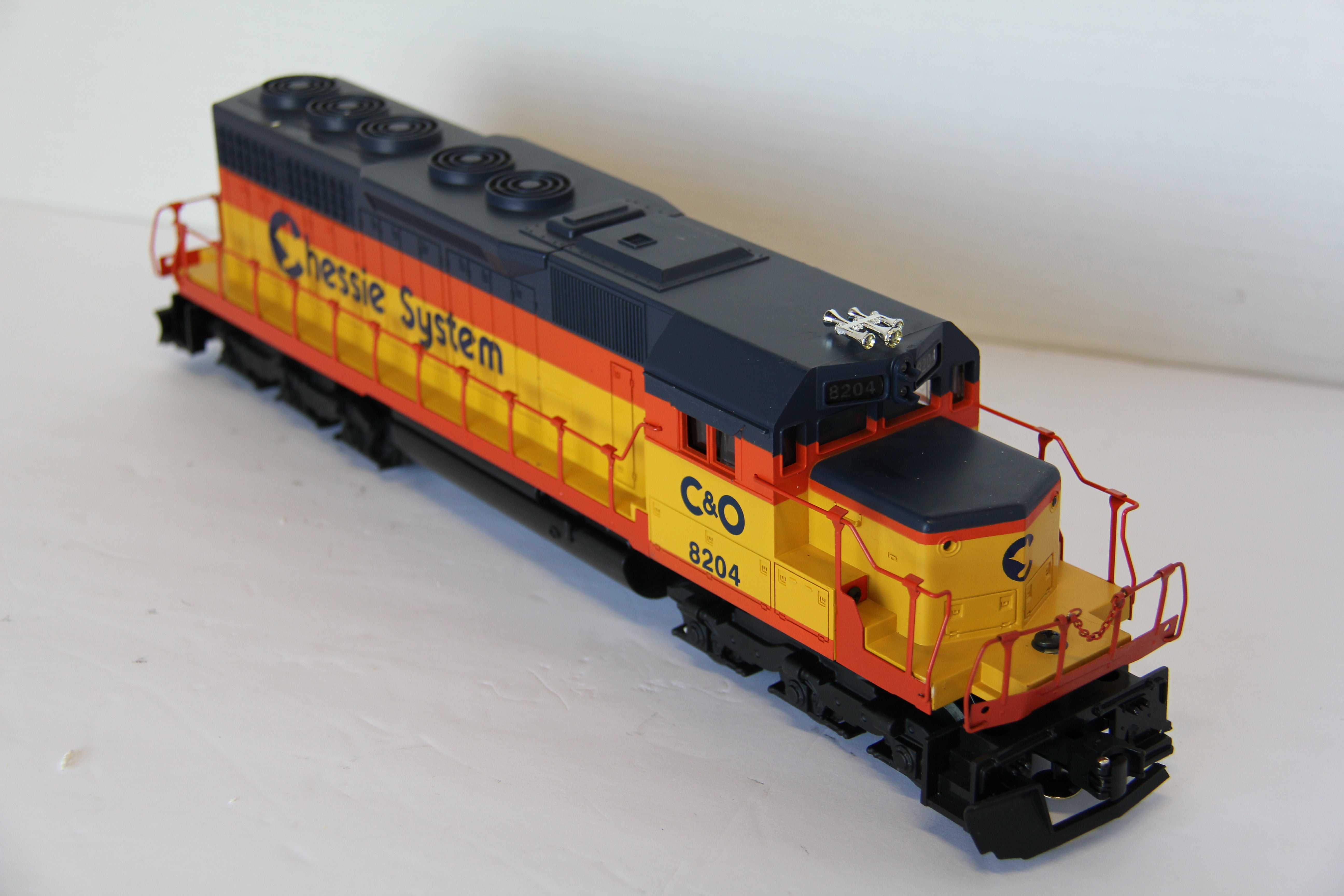 Lionel 6-18201 Chessie System SD-40 Powered Diesel & Lionel 6-18204 Non Pwd Set-Second hand-M7578