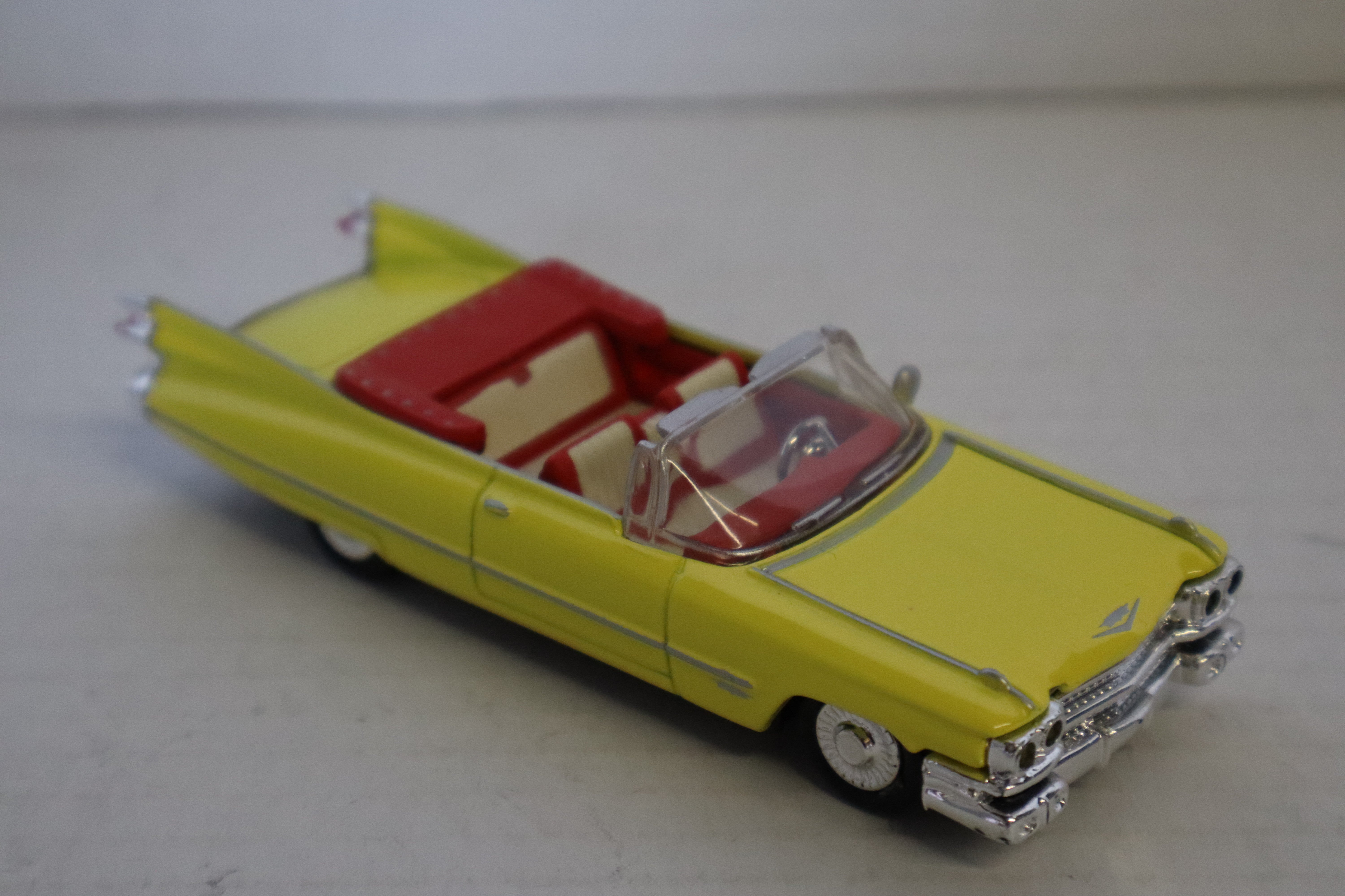 NewRay 1959 Cadillac Convertible Series 62 (Yellow)-Second hand-M8274