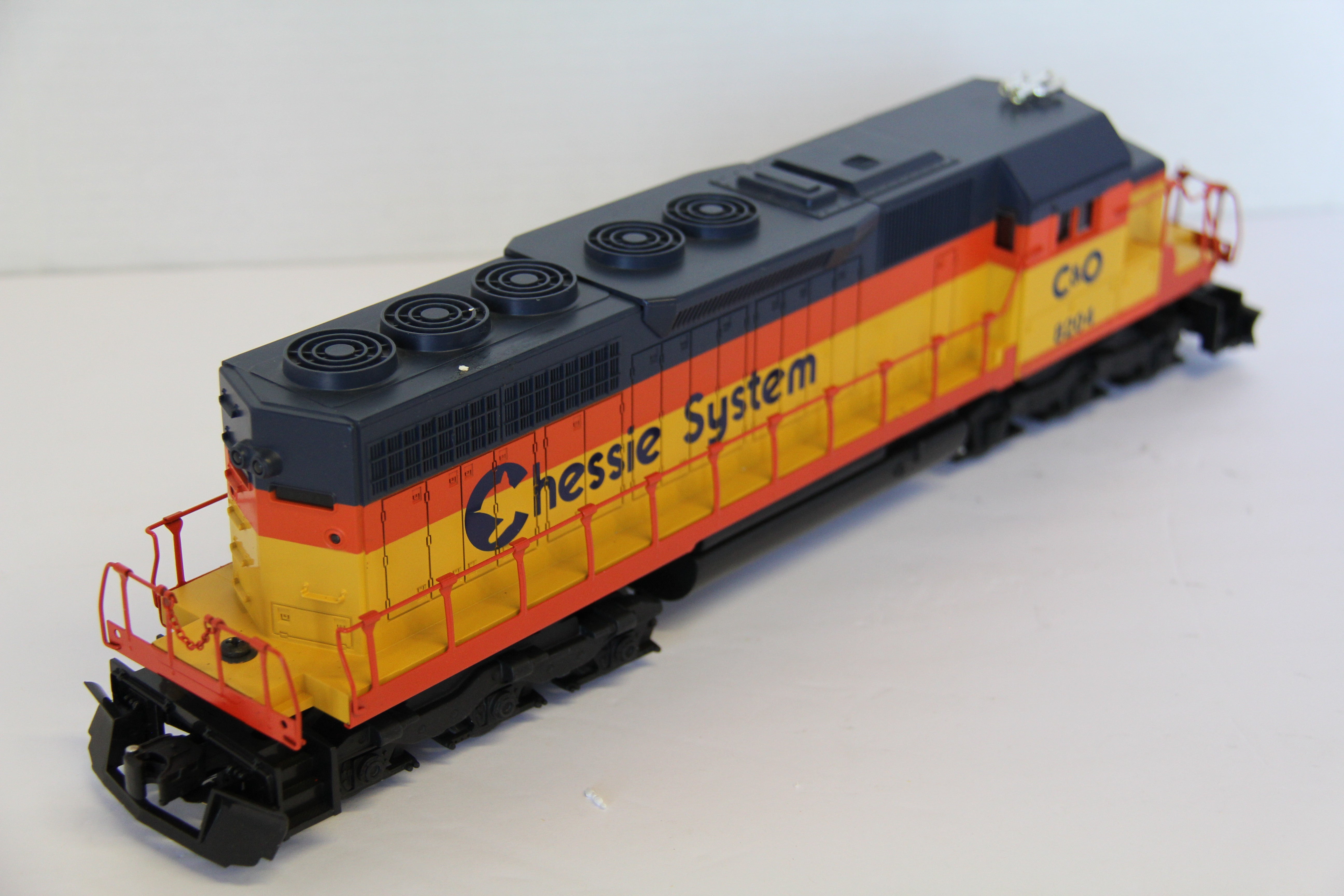 Lionel 6-18201 Chessie System SD-40 Powered Diesel & Lionel 6-18204 Non Pwd Set-Second hand-M7578