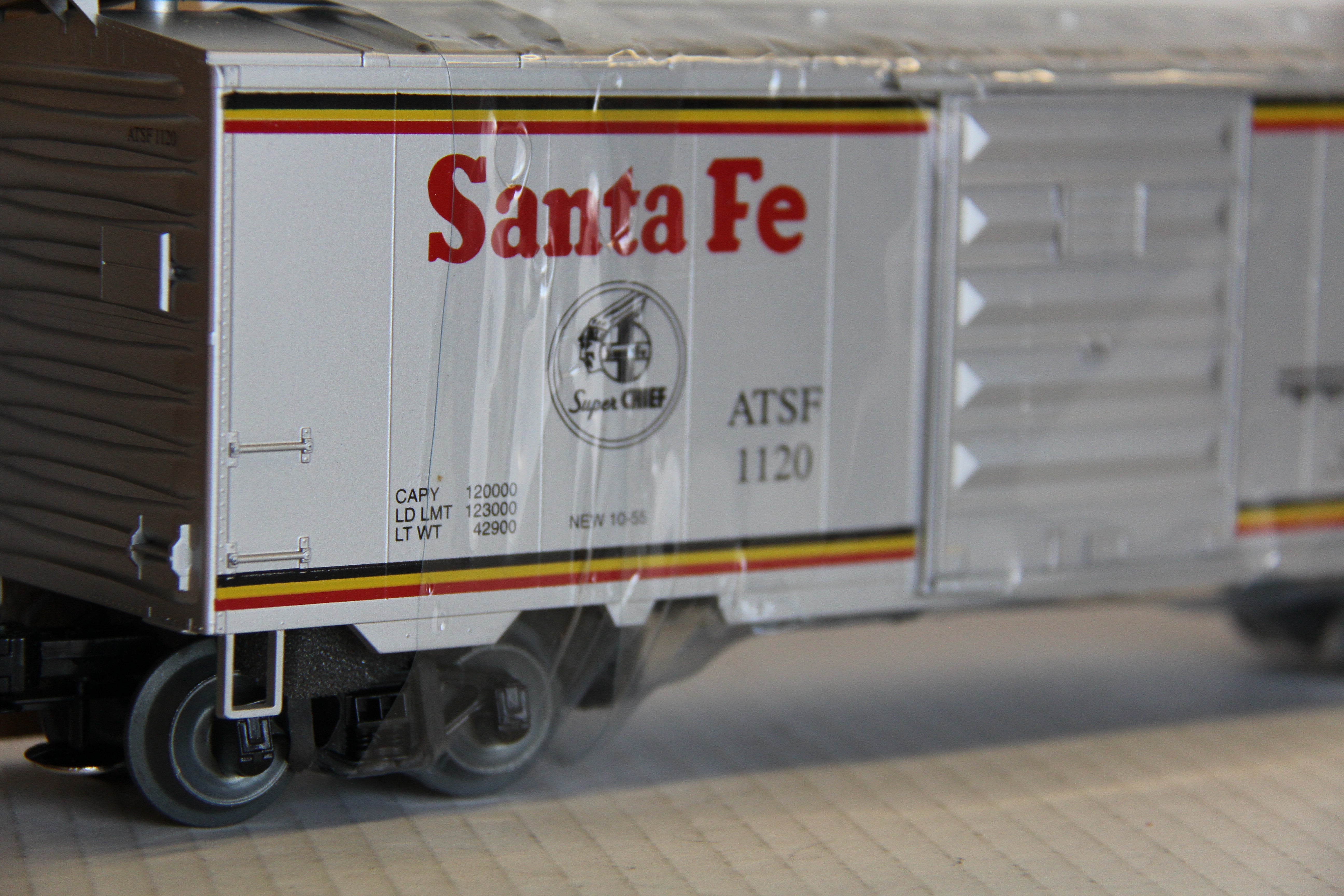 Weaver Santa Fe PS-1 40' Box Car-Second hand-M5924