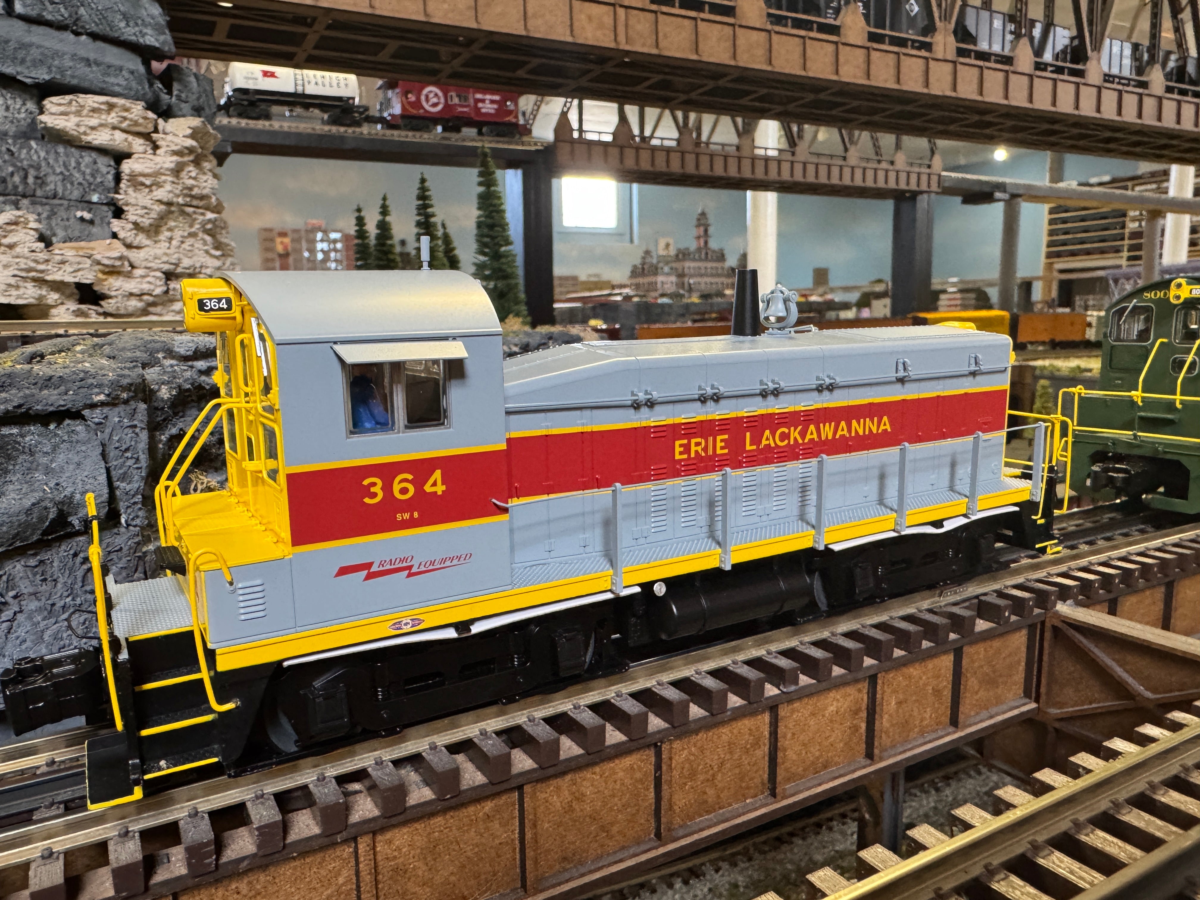 Lionel 2433680 - Legacy SW8 Diesel Locomotive "Erie Lackawanna" #364