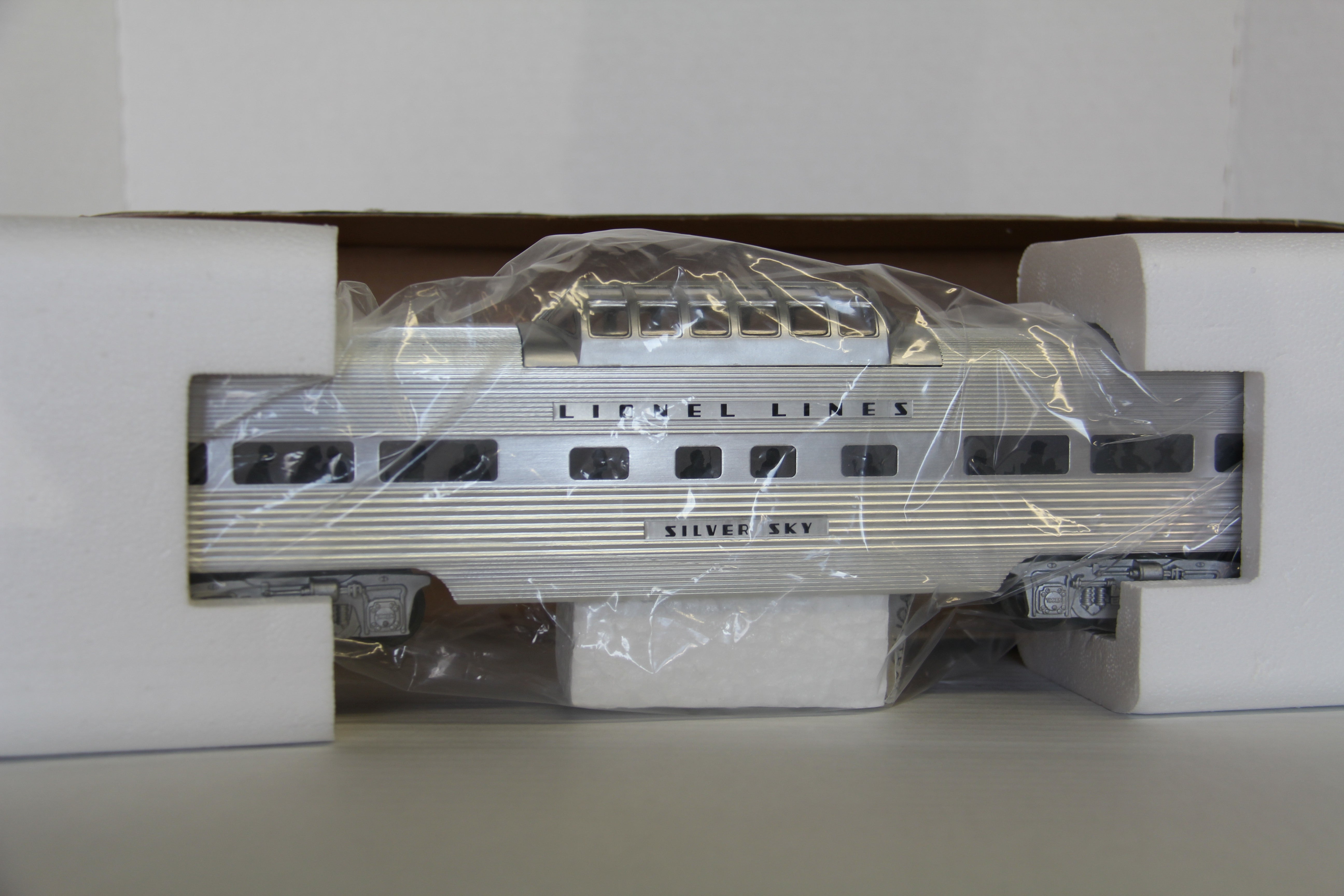 Lionel 6-19160 Lionel Lines Aluminum Passenger Car-4 Car Set-Second hand-M5938