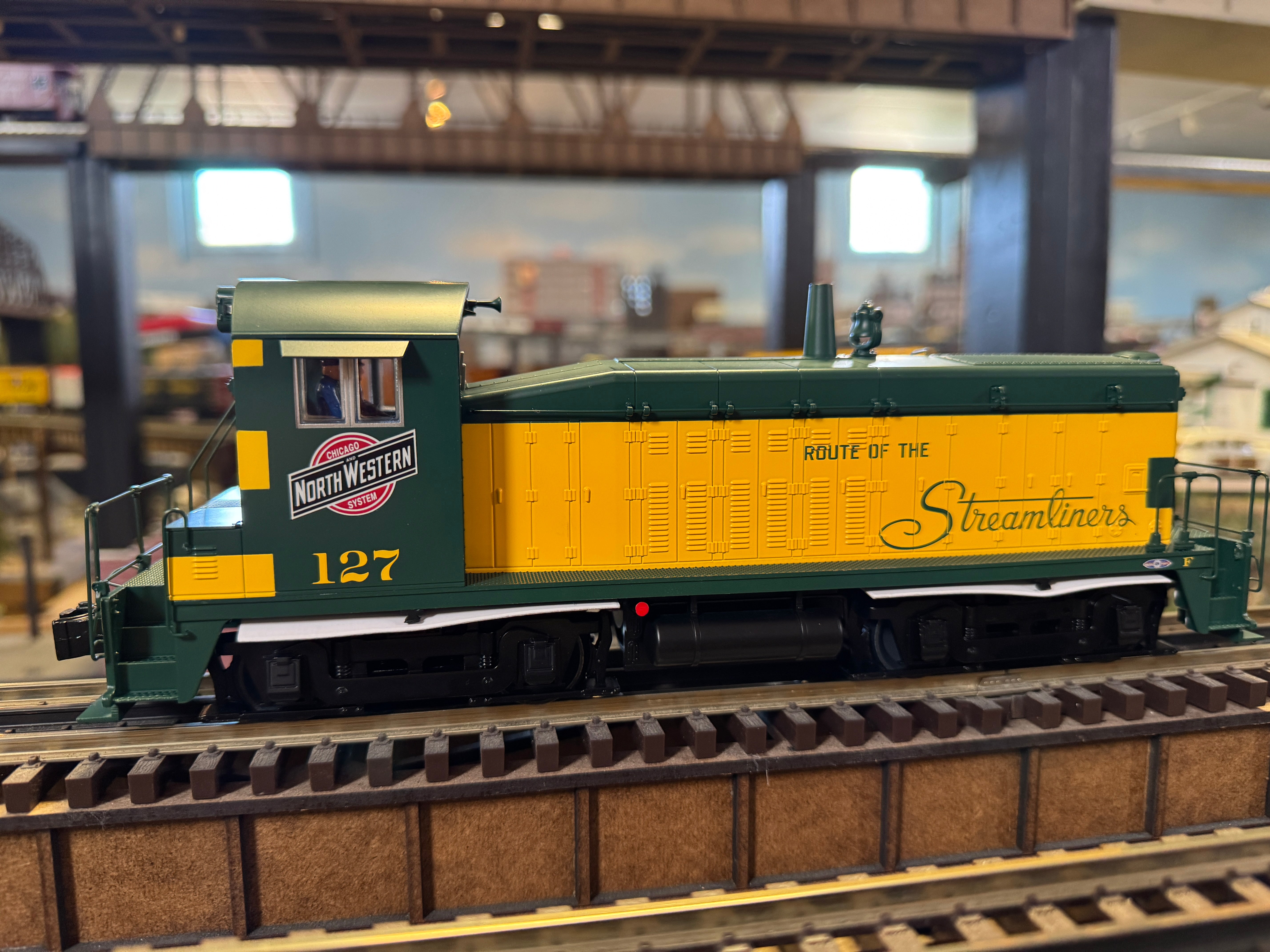 Lionel 2433660 - Legacy SW8 Diesel Locomotive "Chicago & North Western" #127