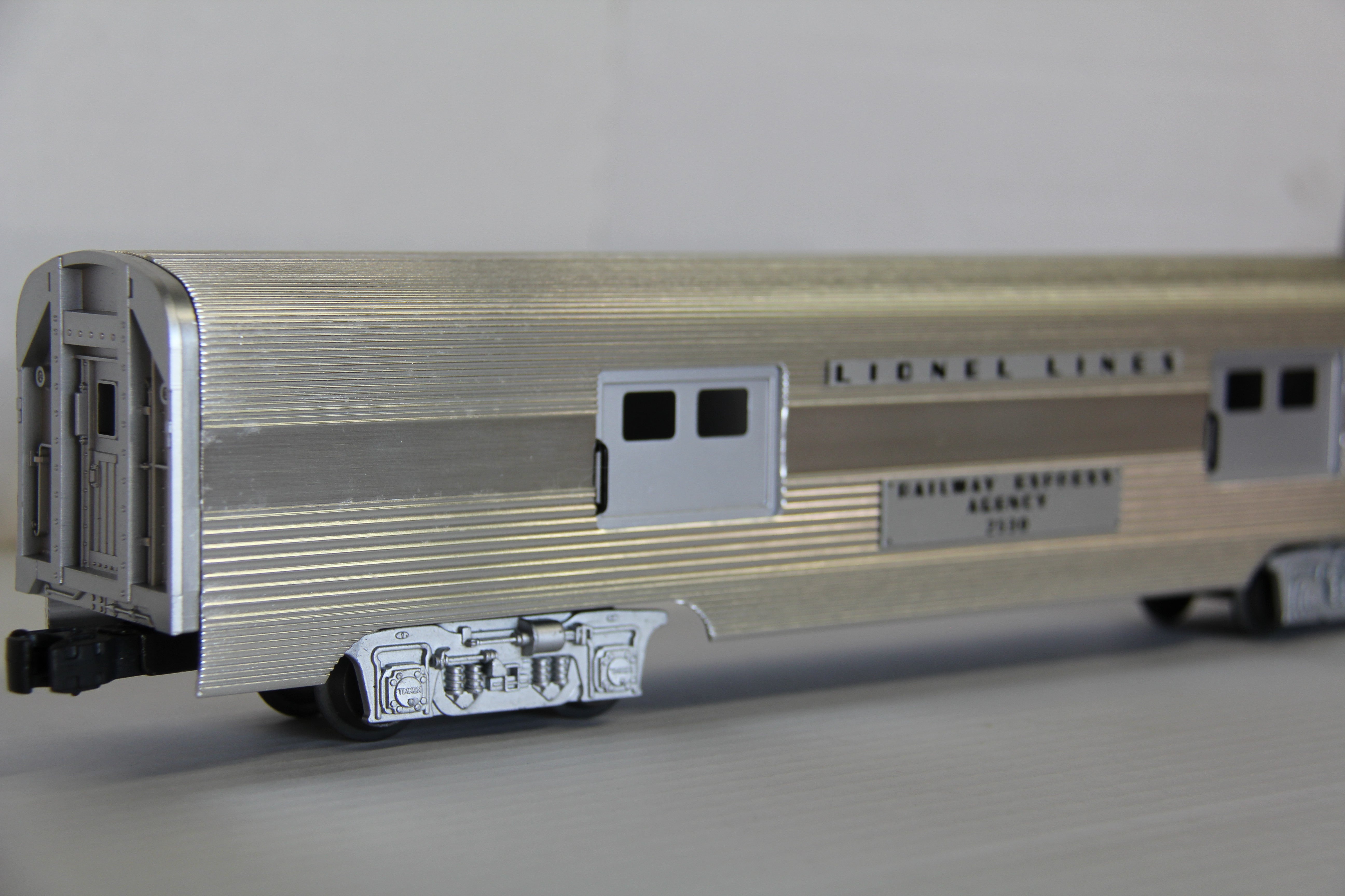 Lionel 6-19160 Lionel Lines Aluminum Passenger Car-4 Car Set-Second hand-M5938