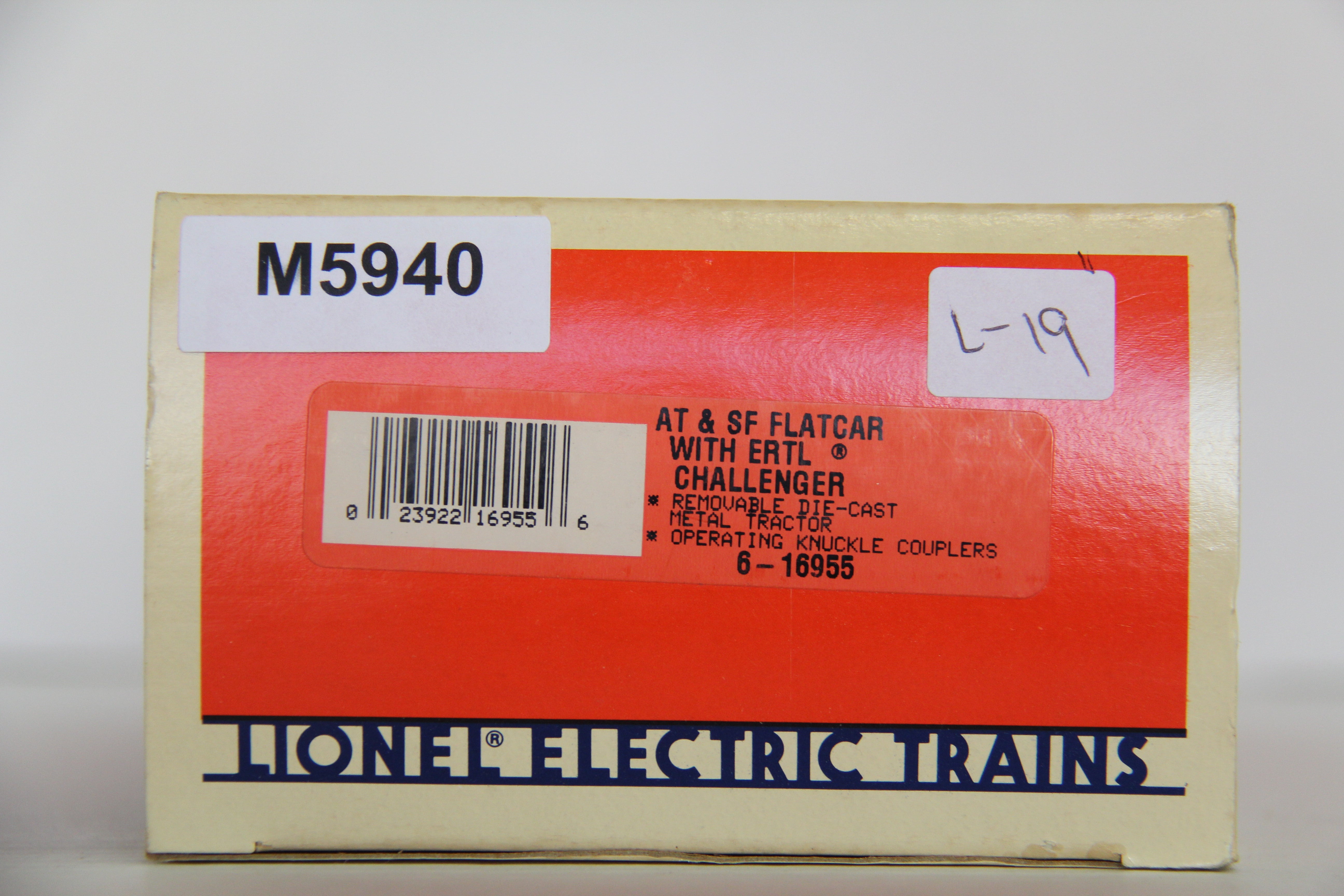 Lionel 6-16955 AT&SF Flatcar w/ Ertl Challenger-Second hand-M5940