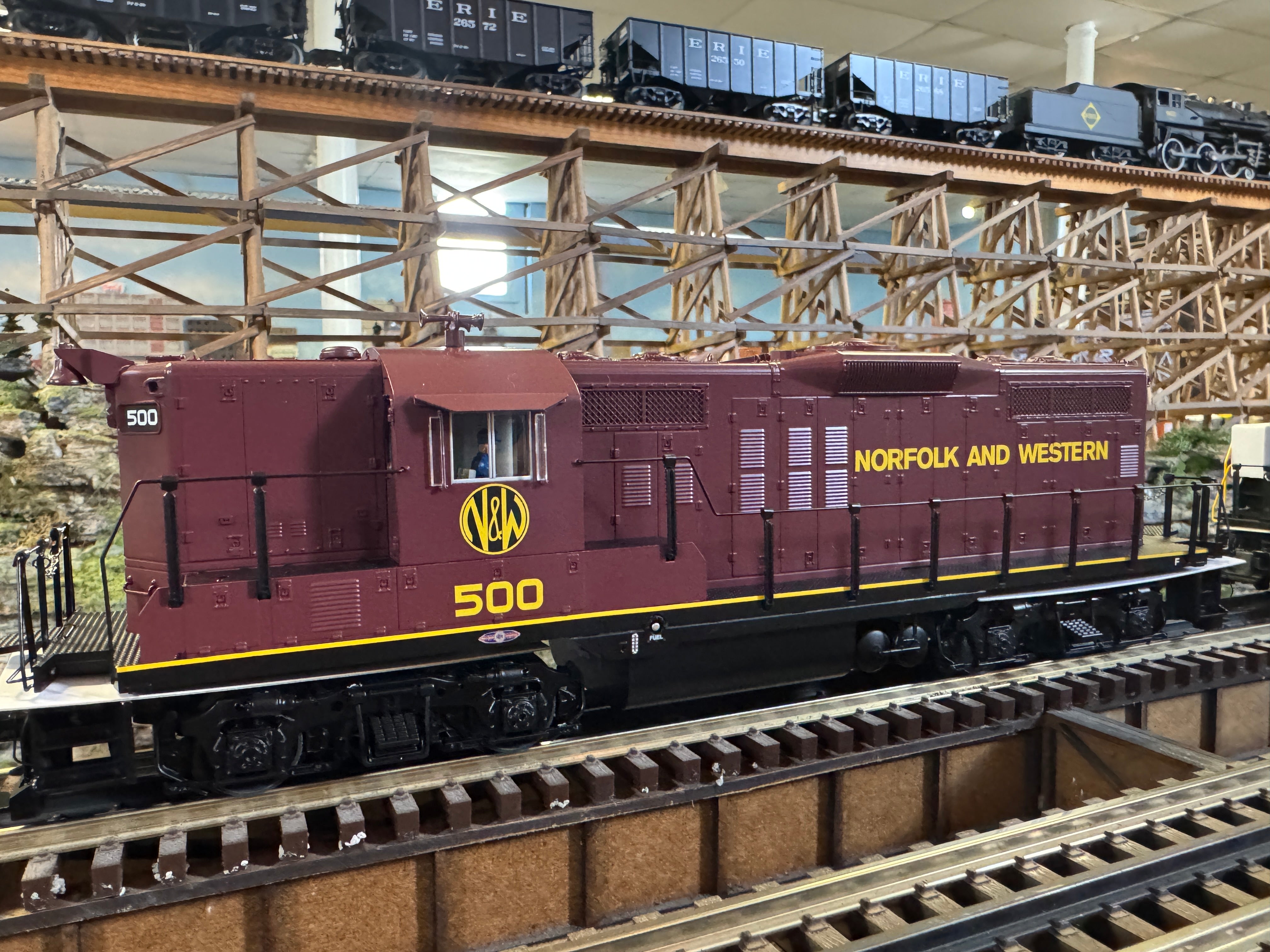 Lionel 2433391 - Legacy GP9 Diesel Locomotive "Norfolk & Western" #500