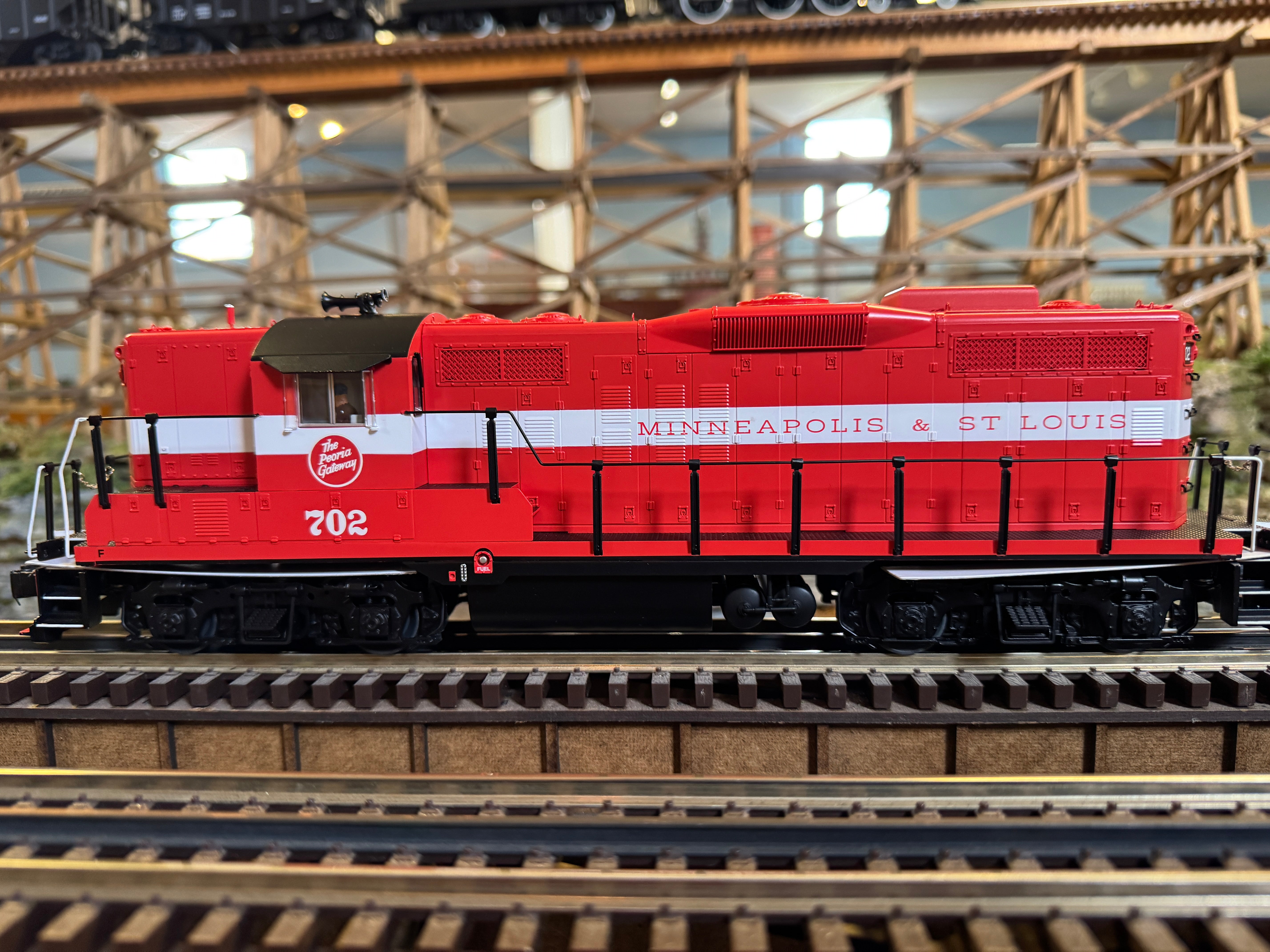 Lionel 2433382 - Legacy GP9 Diesel Locomotive "Minneapolis & St Louis" #705