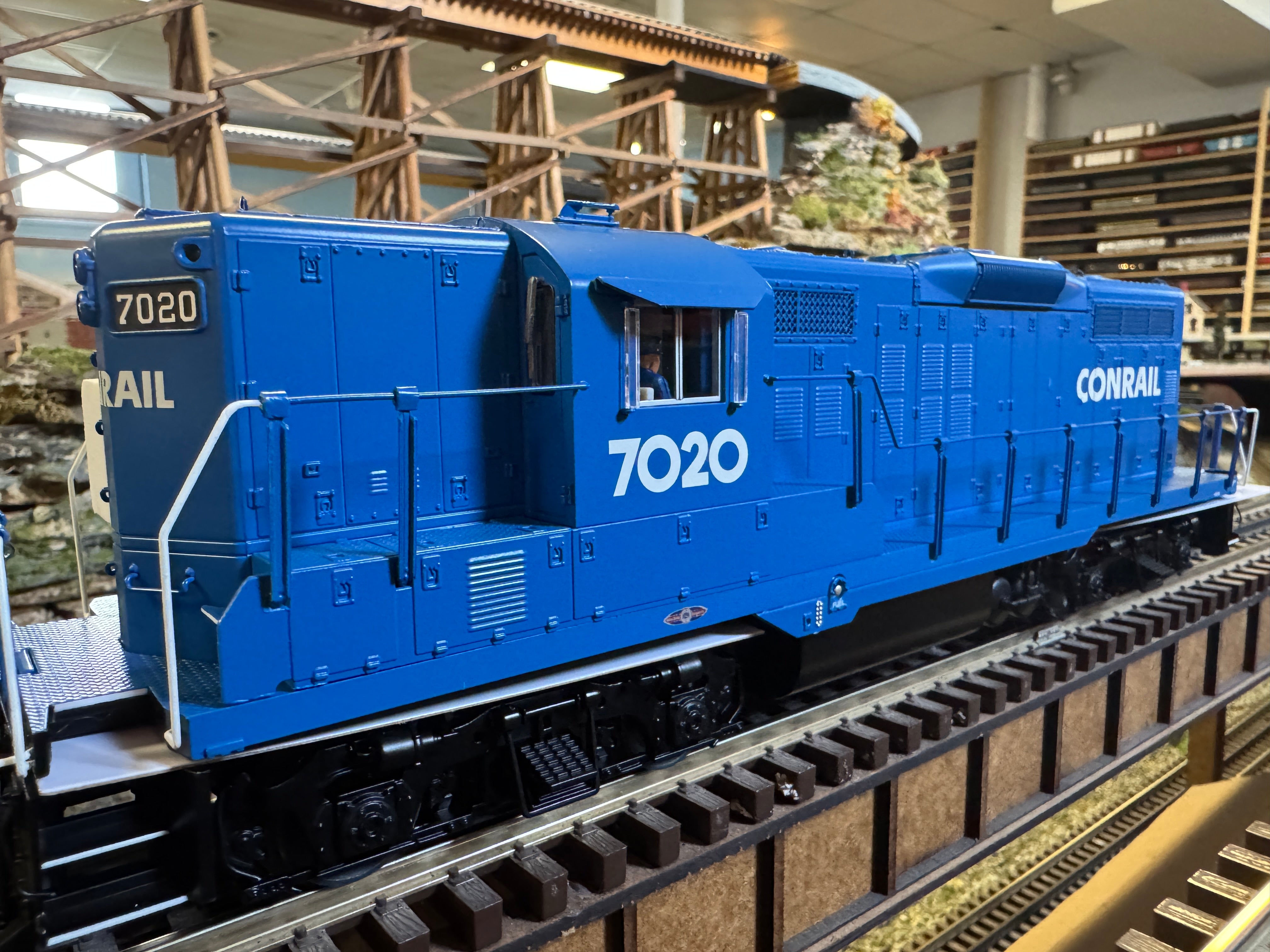 Lionel 2433371 - Legacy GP9 Diesel Locomotive "Conrail" #7020