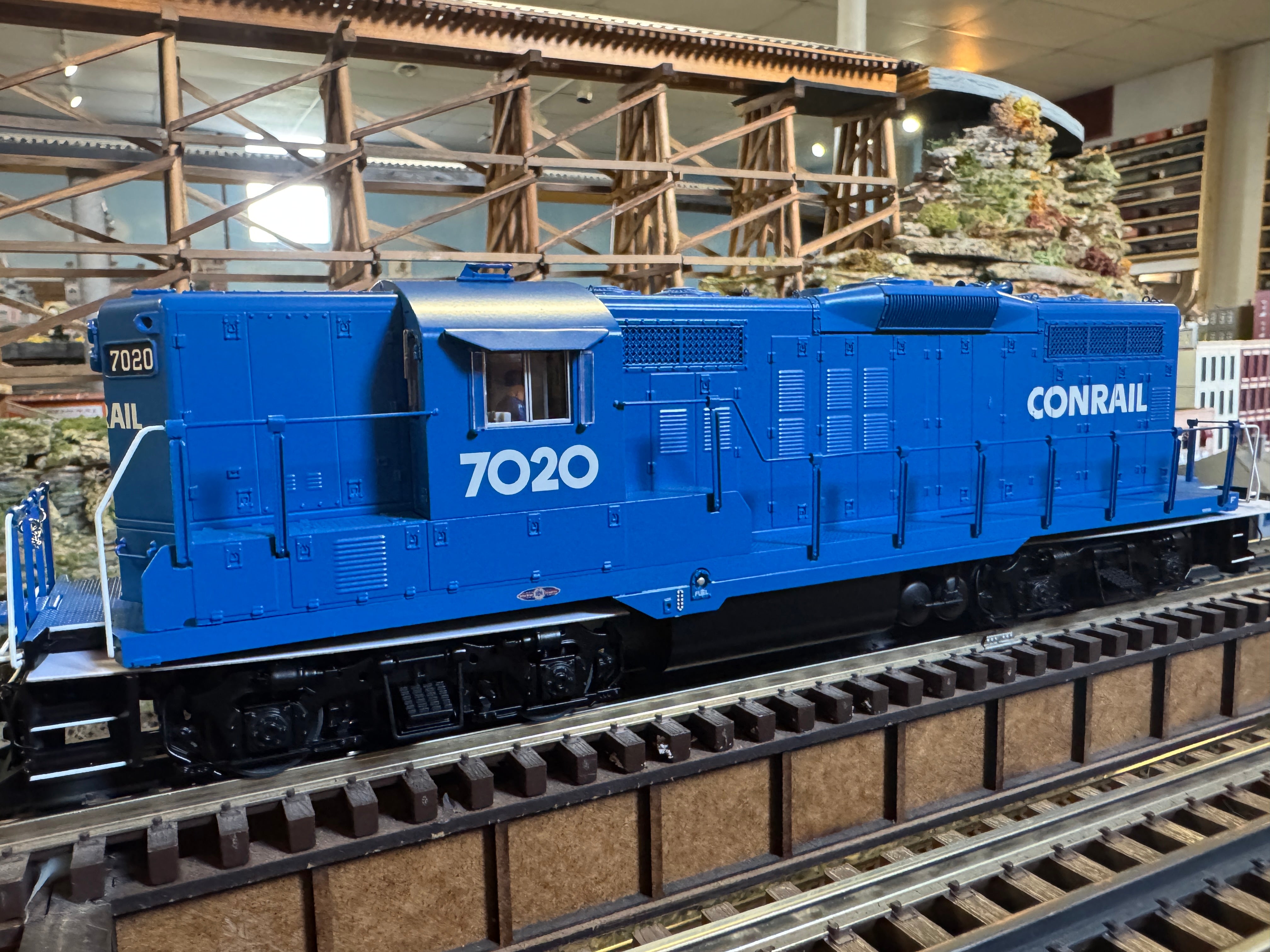 Lionel 2433371 - Legacy GP9 Diesel Locomotive "Conrail" #7020